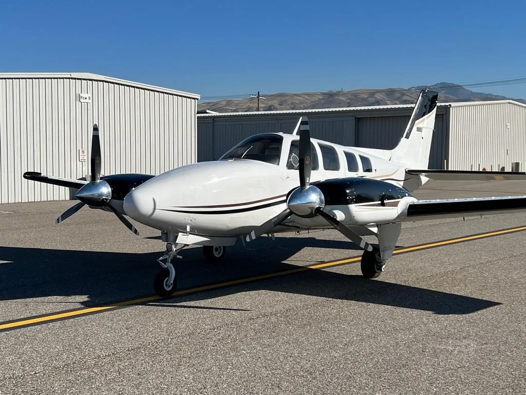 Exterior view of a 1979 BEECHCRAFT 58P BARON, N700VR.