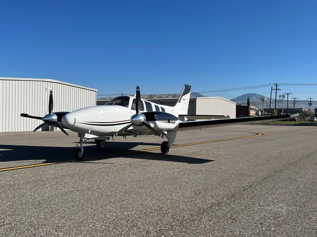 Exterior view of a 1979 BEECHCRAFT 58P BARON, N700VR.