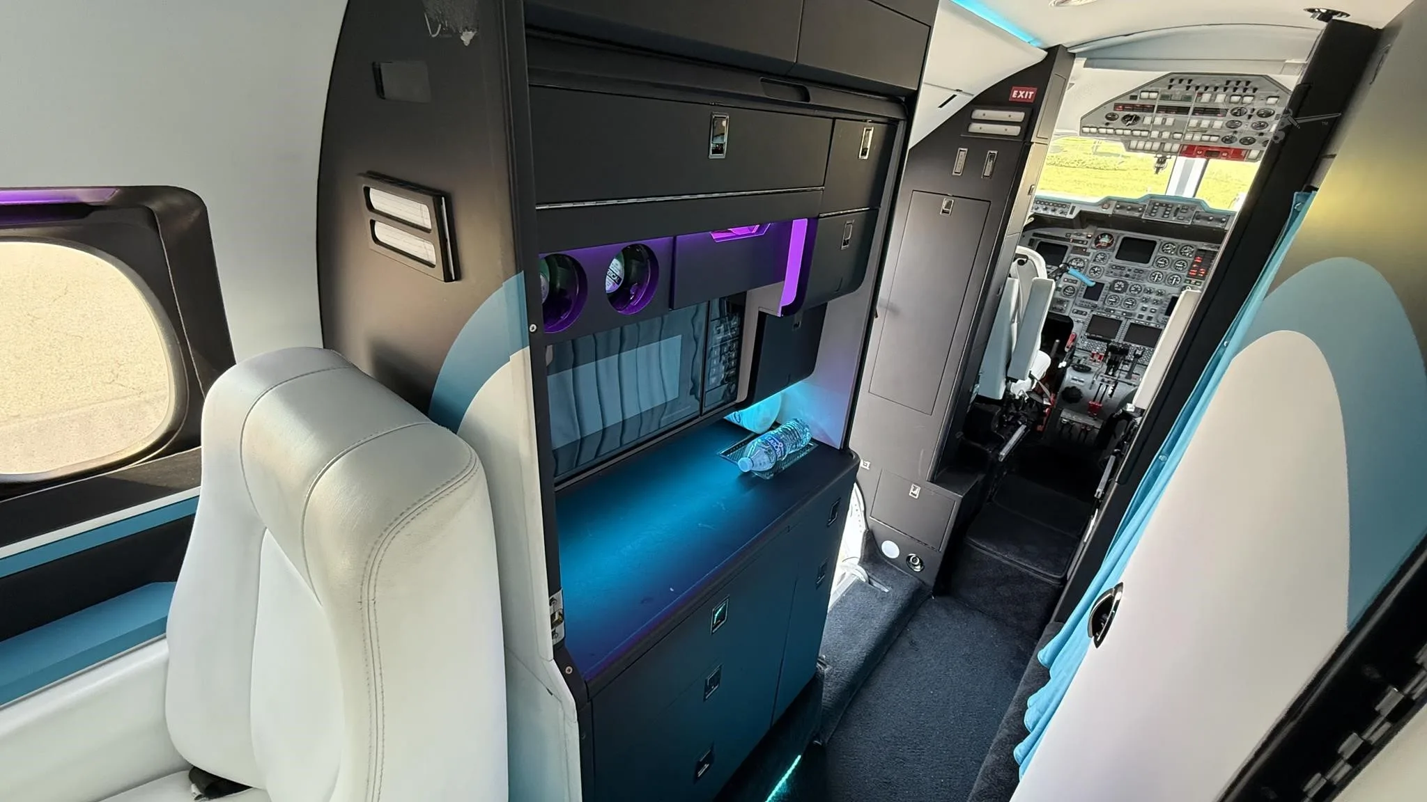 Cabin interior of a 1998 HAWKER 800XP.