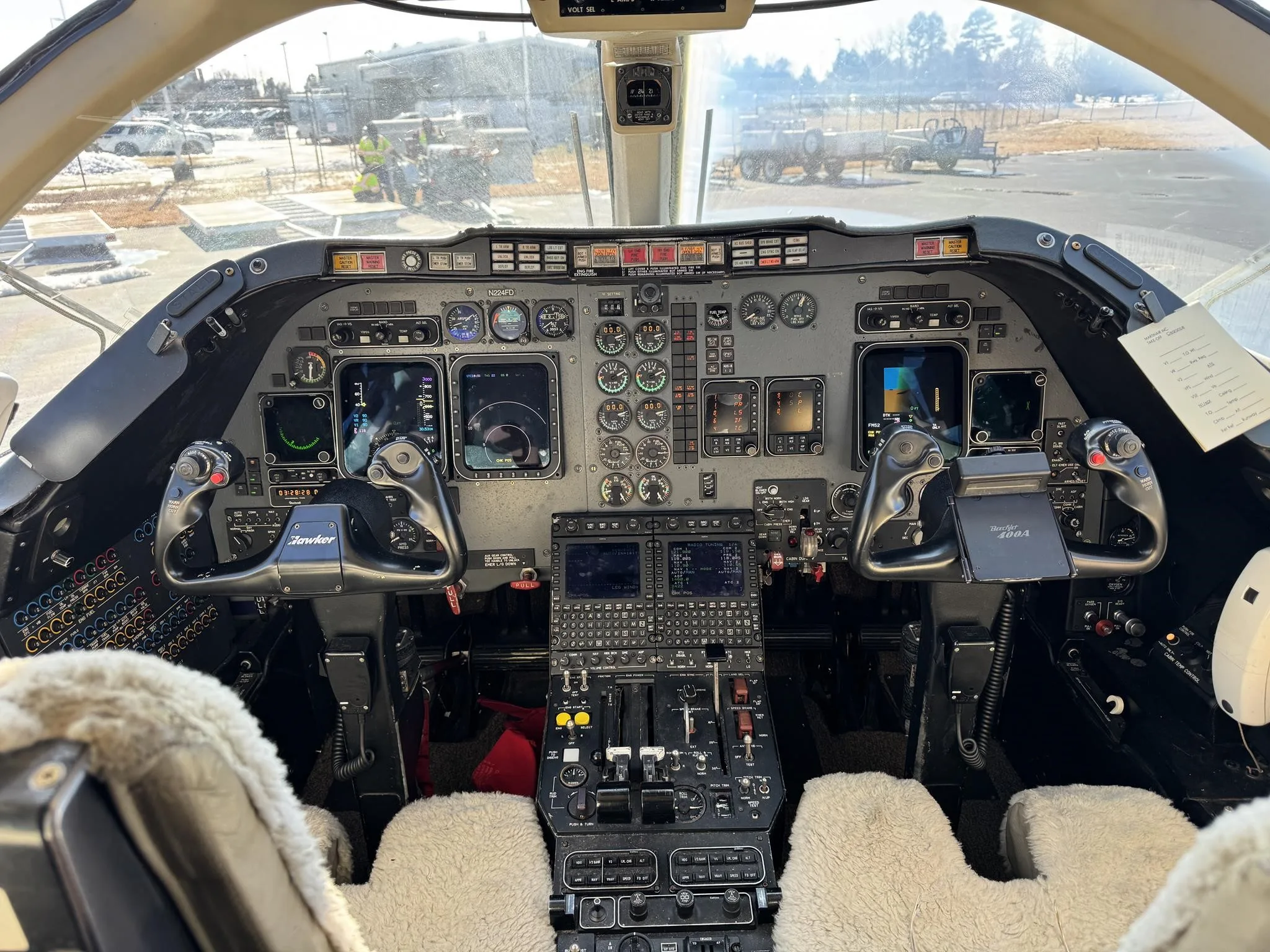 Cockpit and instrument panel of a 2001 BEECHCRAFT BEECHJET 400A.