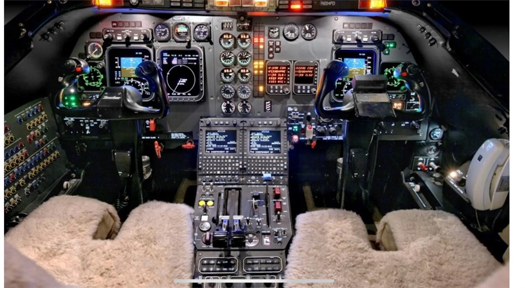 Cockpit and instrument panel of a 2001 BEECHCRAFT BEECHJET 400A.