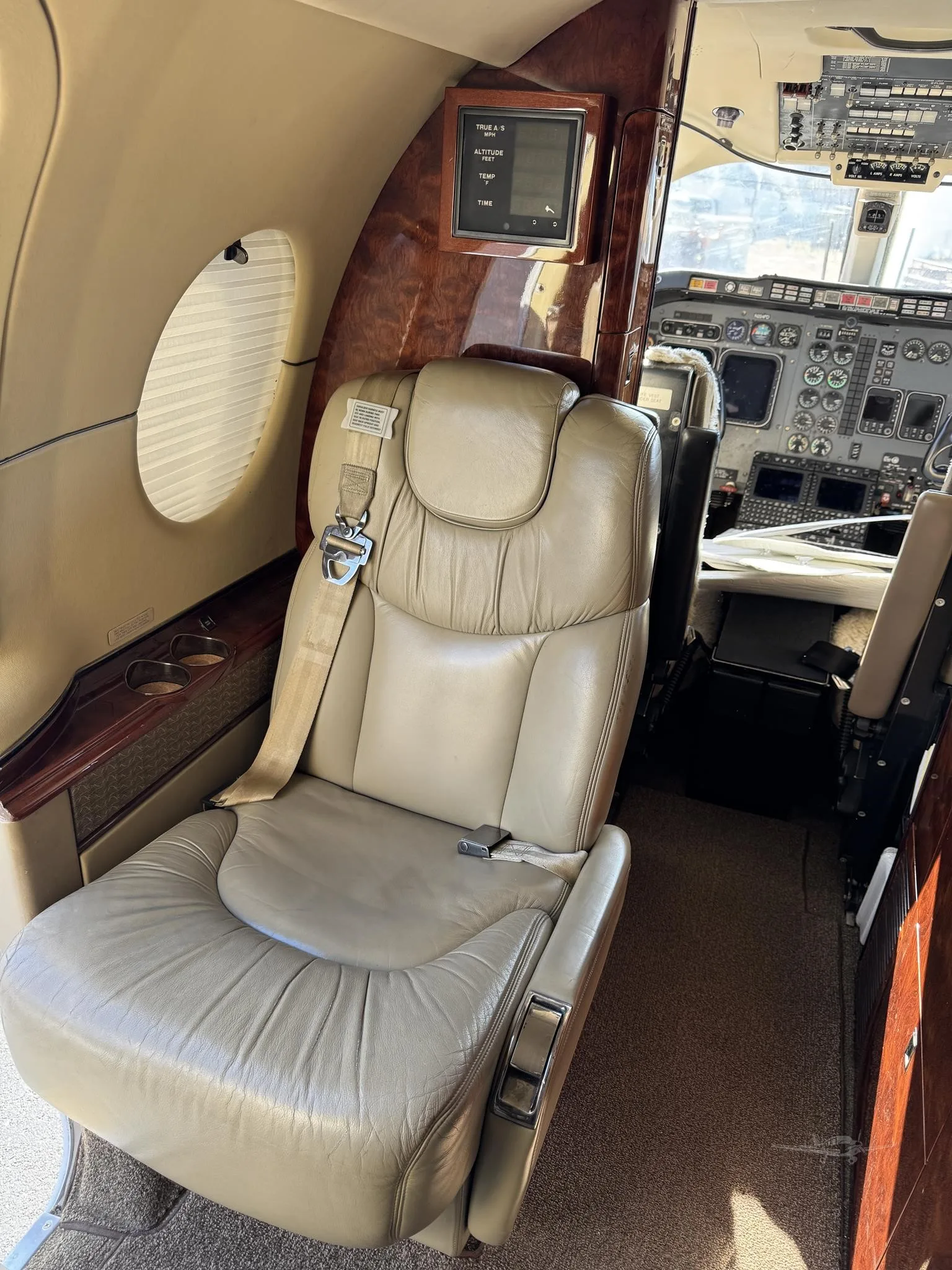 Cabin interior of a 2001 BEECHCRAFT BEECHJET 400A.