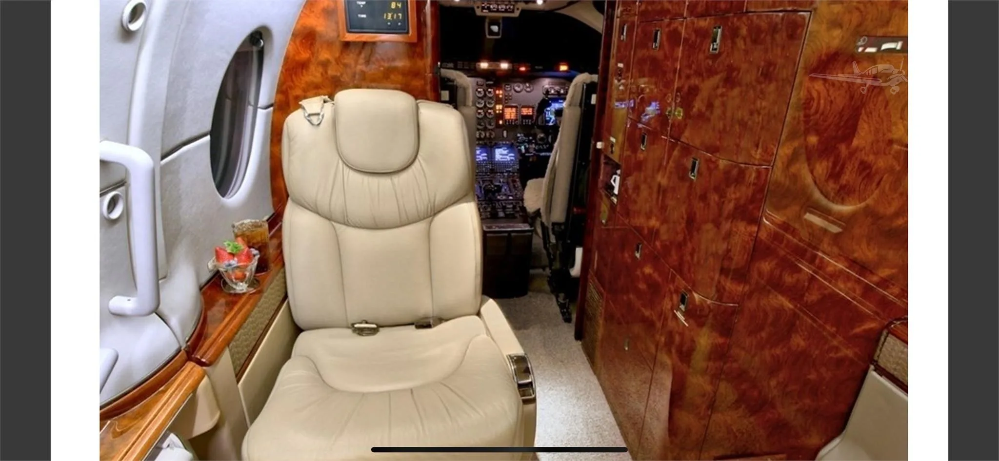 Cabin interior of a 2001 BEECHCRAFT BEECHJET 400A.