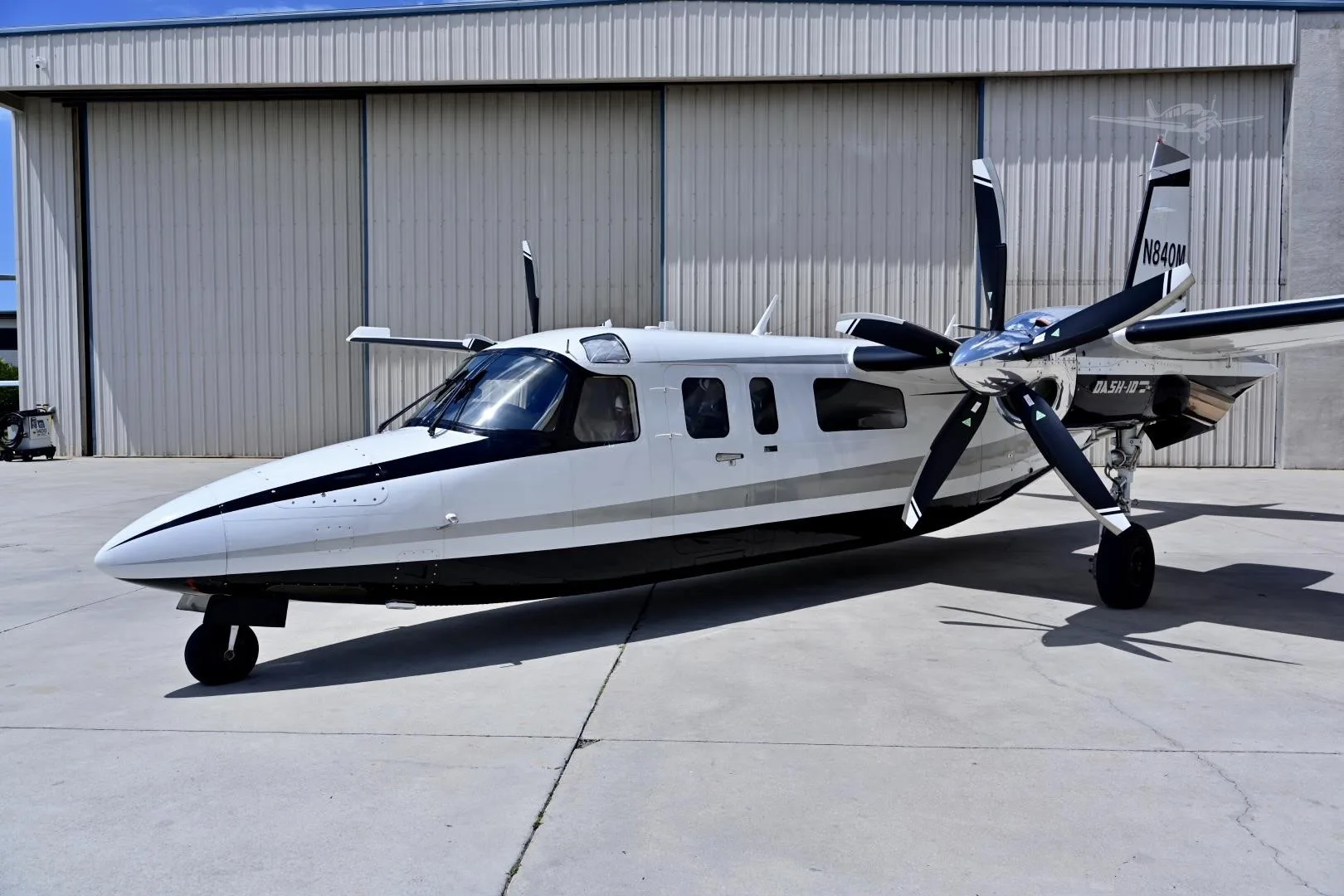 1981 COMMANDER 840
