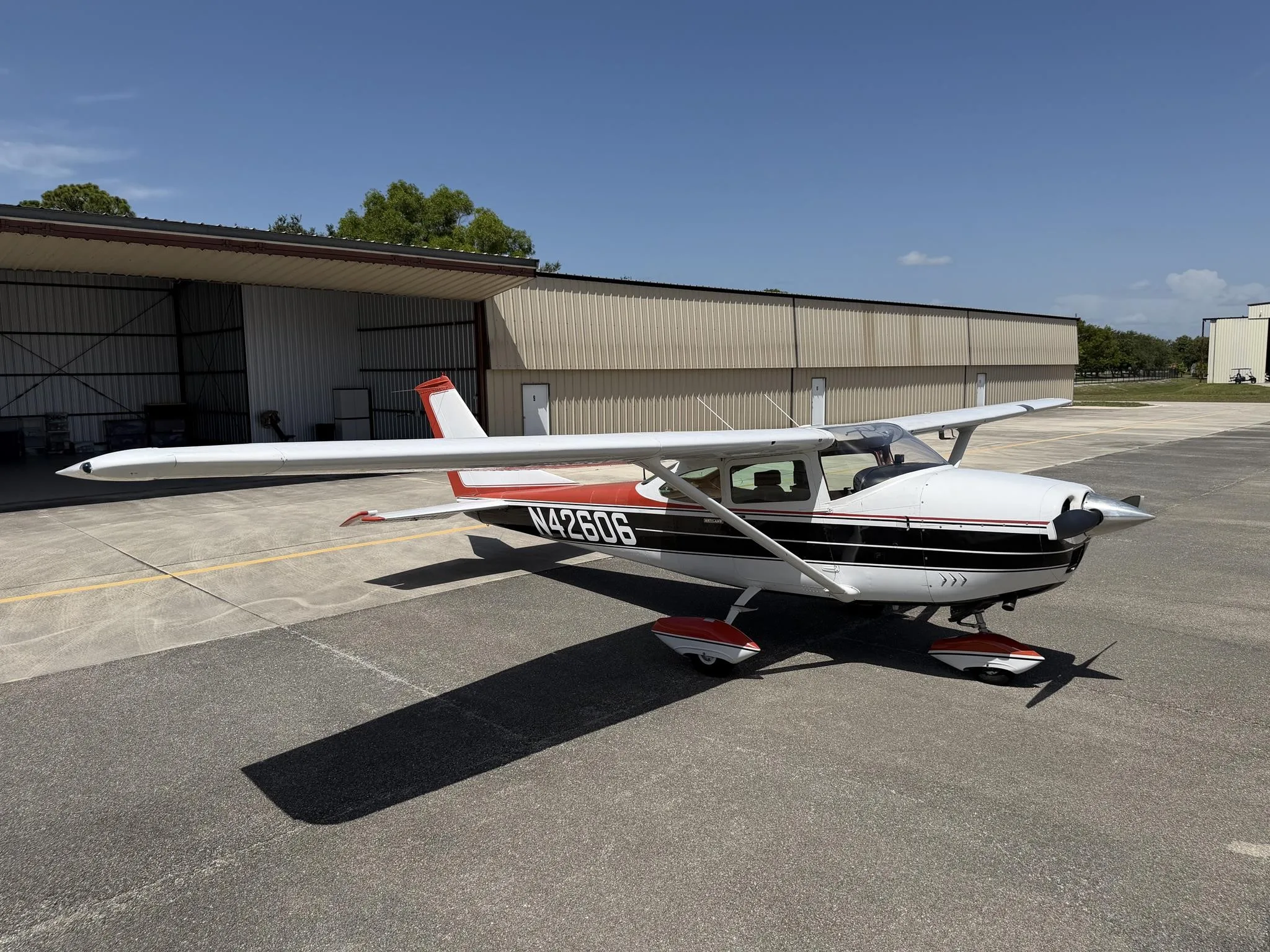 Exterior view of a 1968 CESSNA 182 SKYLANE, N42606.
