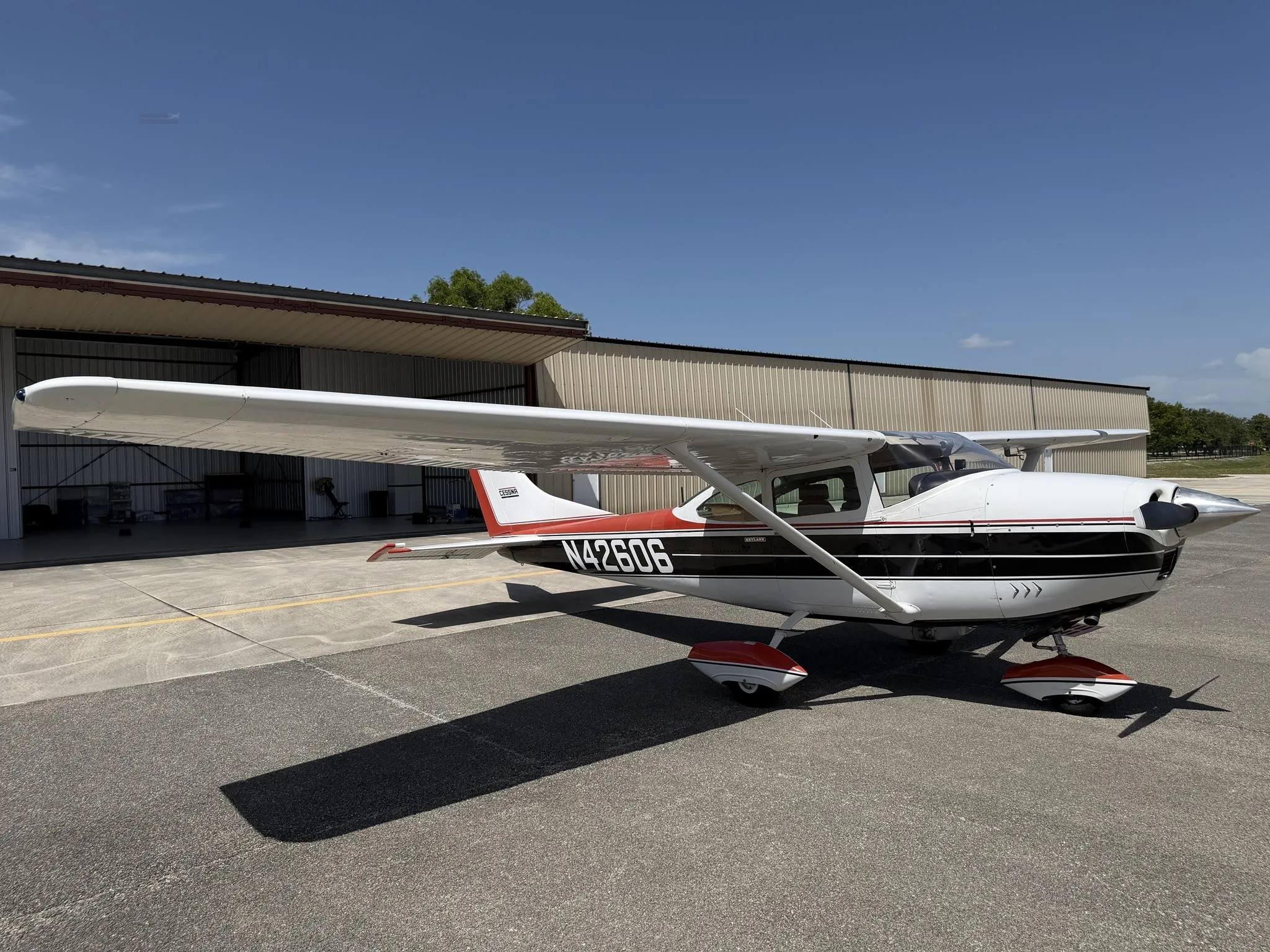 Exterior view of a 1968 CESSNA 182 SKYLANE, N42606.