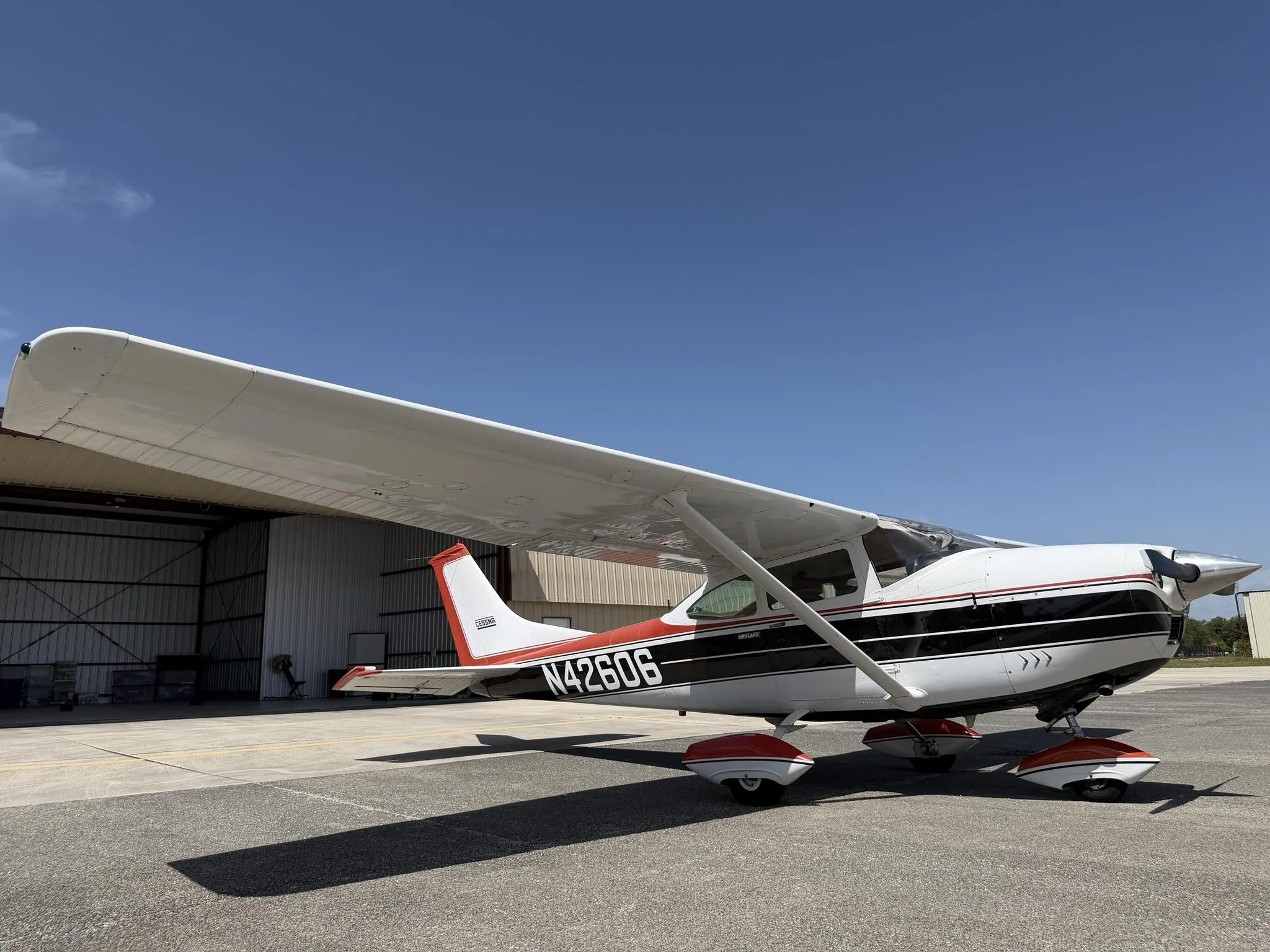 Exterior view of a 1968 CESSNA 182 SKYLANE, N42606.