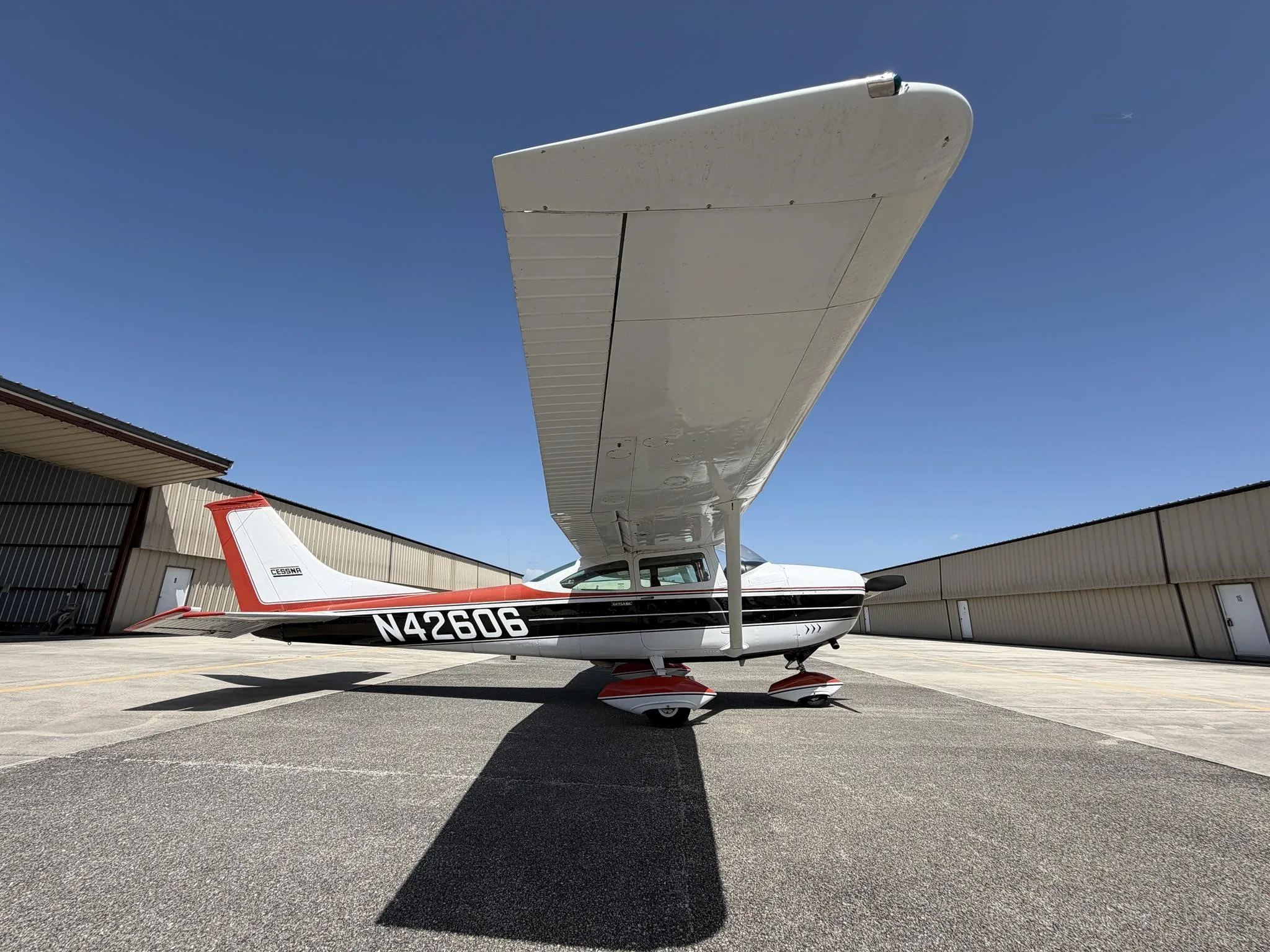 Exterior view of a 1968 CESSNA 182 SKYLANE, N42606.
