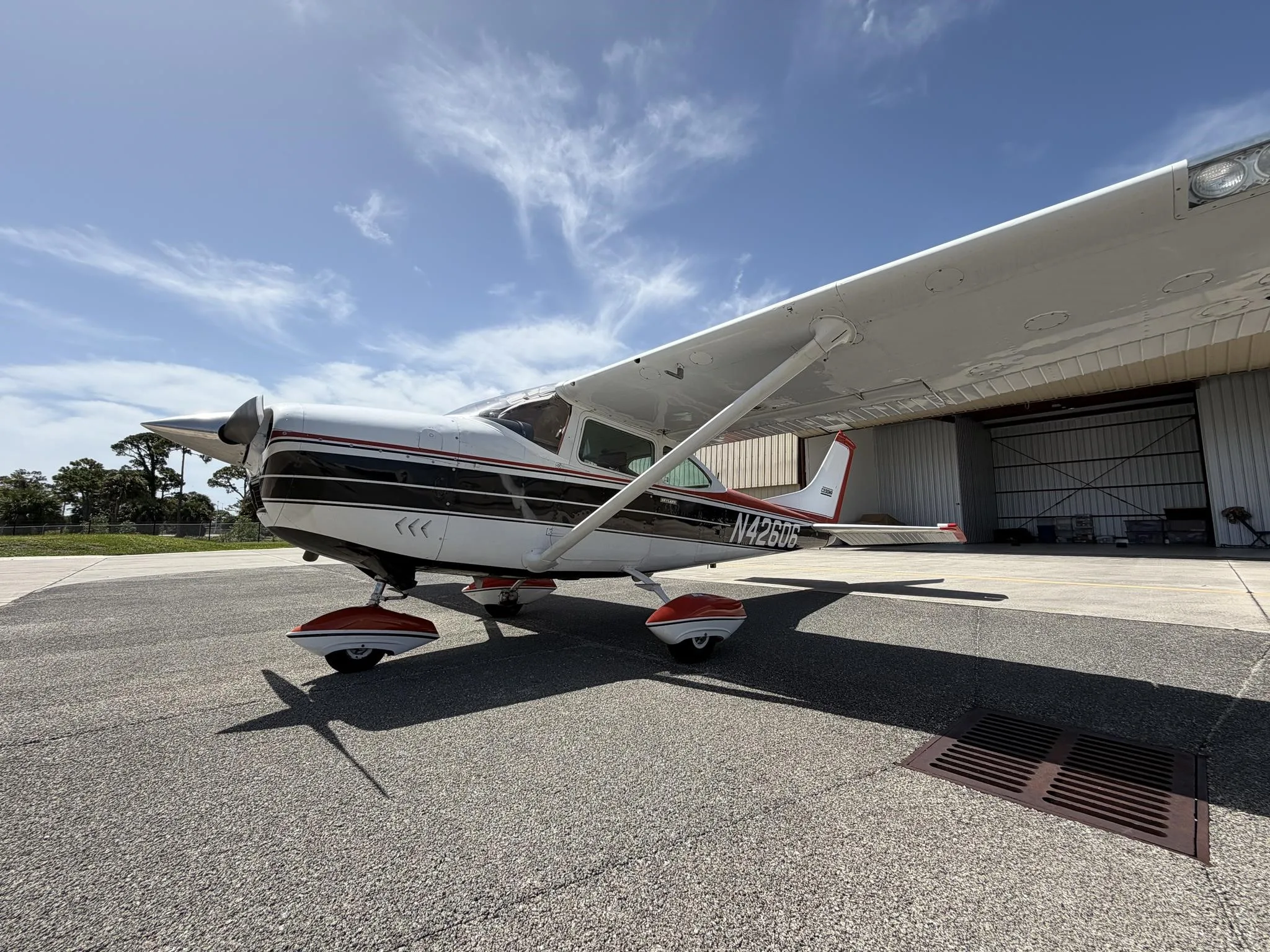 Exterior view of a 1968 CESSNA 182 SKYLANE, N42606.