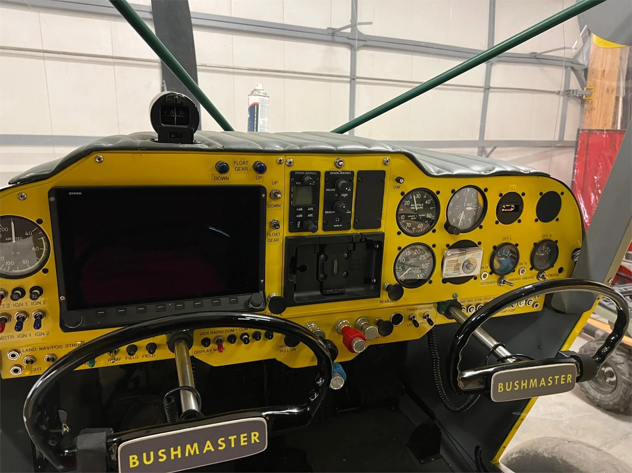 Cockpit and instrument panel of a 2003 PIPER SUPER CUB.