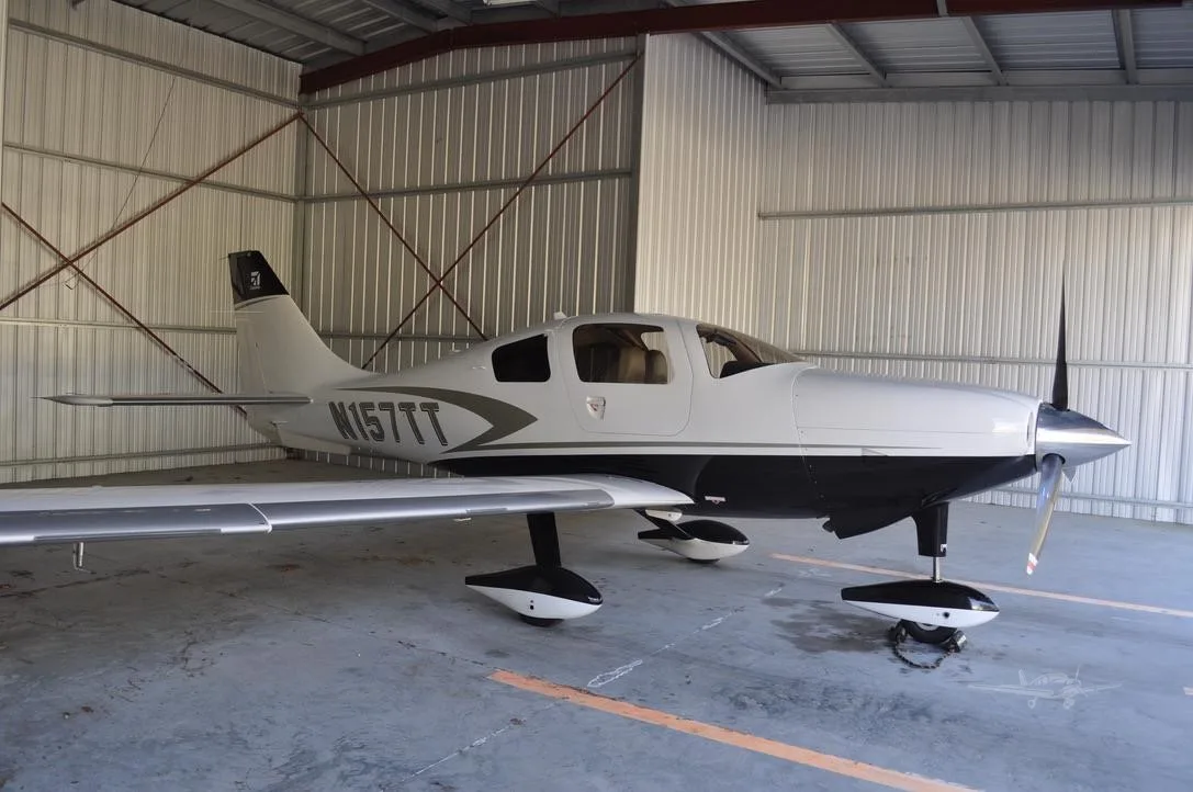 Exterior view of a 2010 CESSNA 400, N157TT.