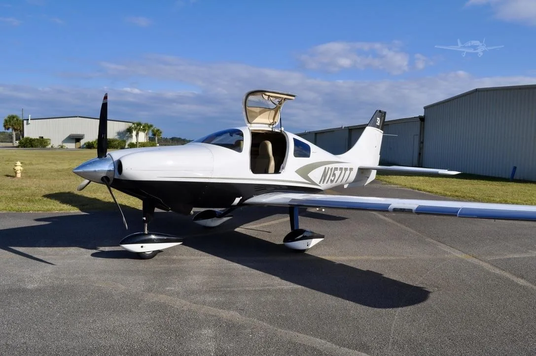 Exterior view of a 2010 CESSNA 400, N157TT.