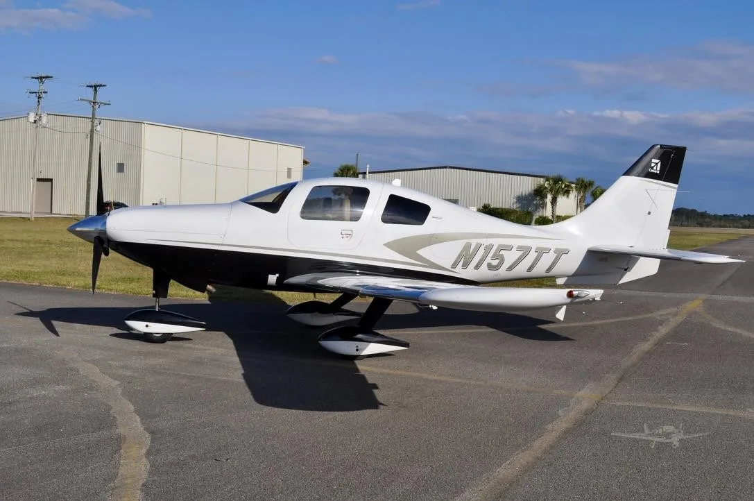 Exterior view of a 2010 CESSNA 400, N157TT.