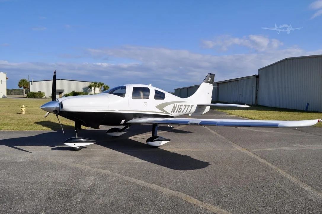 Exterior view of a 2010 CESSNA 400, N157TT.