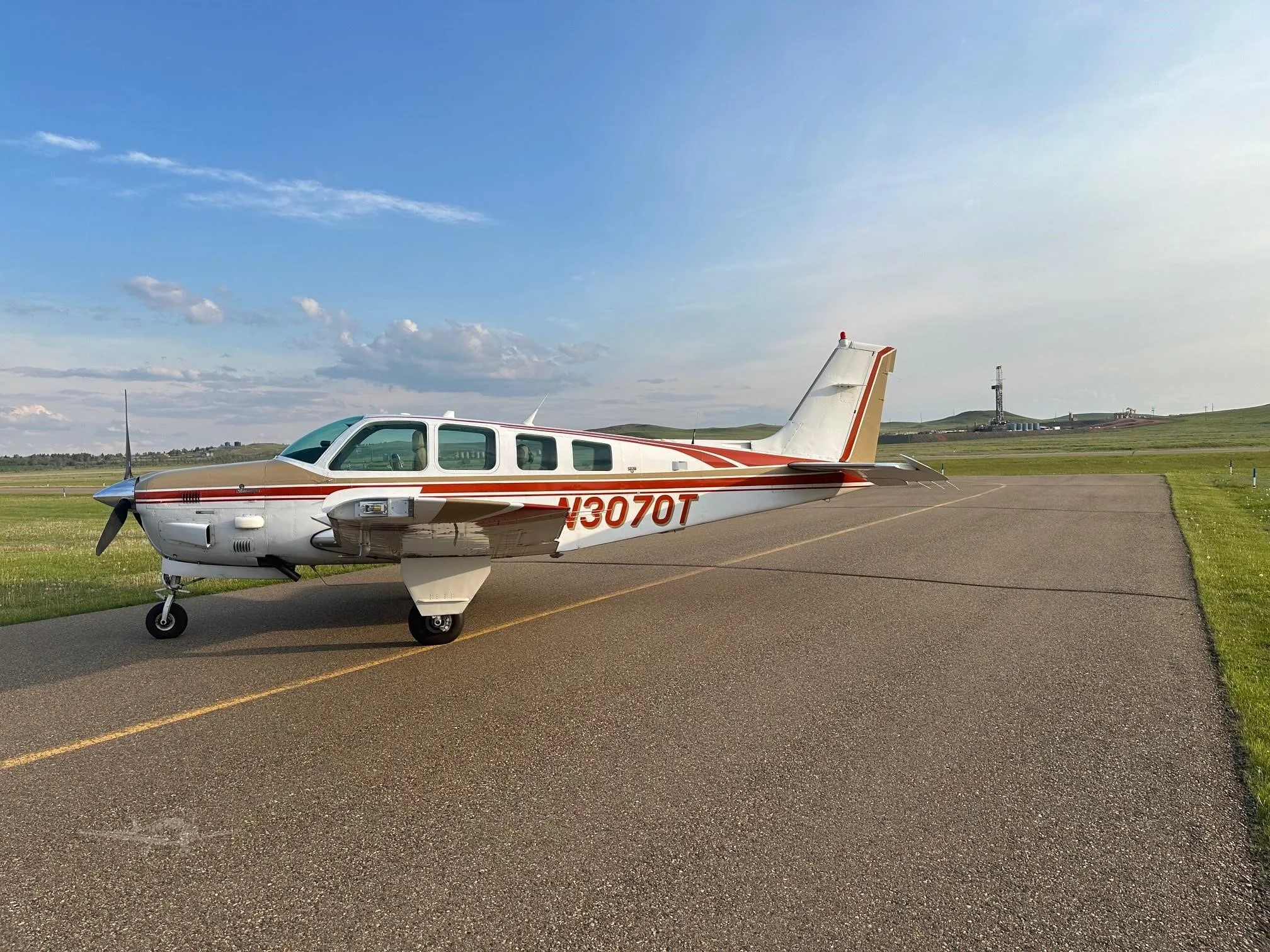 Exterior view of a 1987 BEECHCRAFT B36TC BONANZA, N3070T.