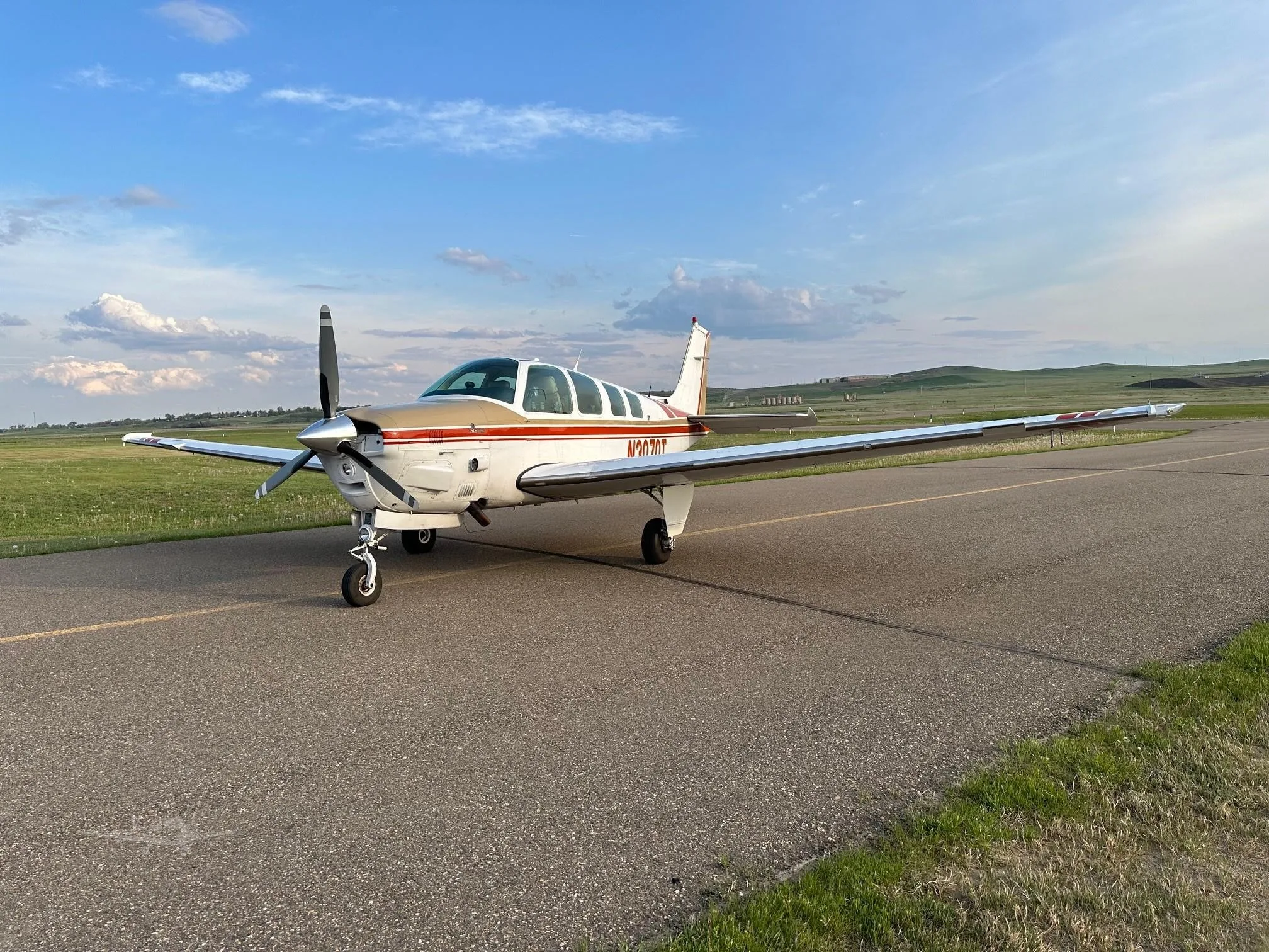 Exterior view of a 1987 BEECHCRAFT B36TC BONANZA, N3070T.