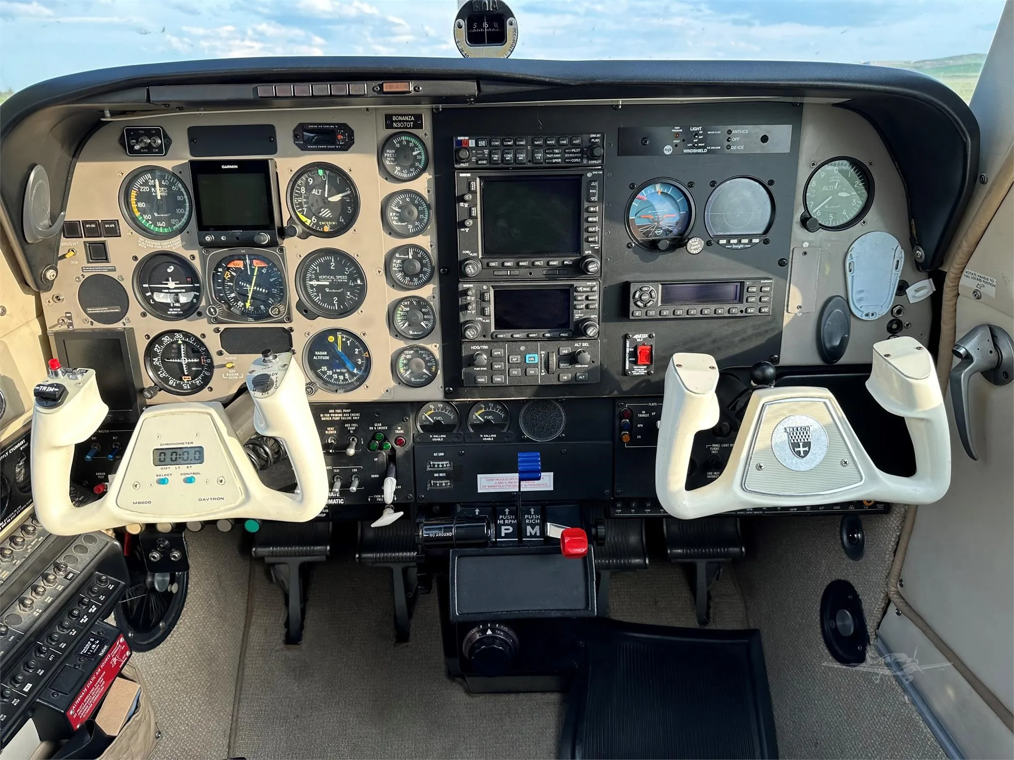 Cockpit and instrument panel of a 1987 BEECHCRAFT B36TC BONANZA.