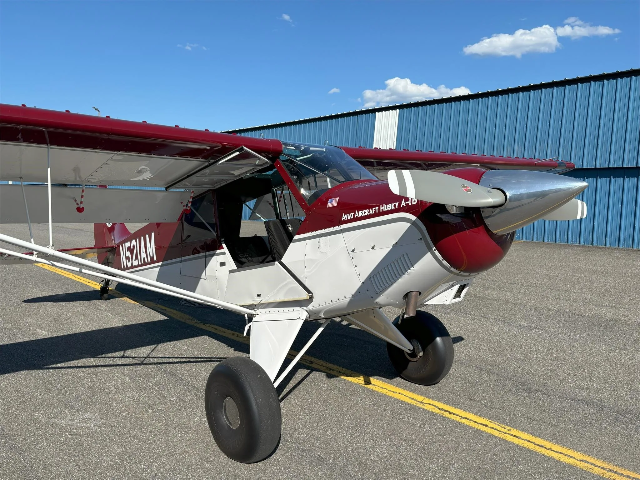 Marketing image of a 2005 AVIAT HUSKY A-1B.