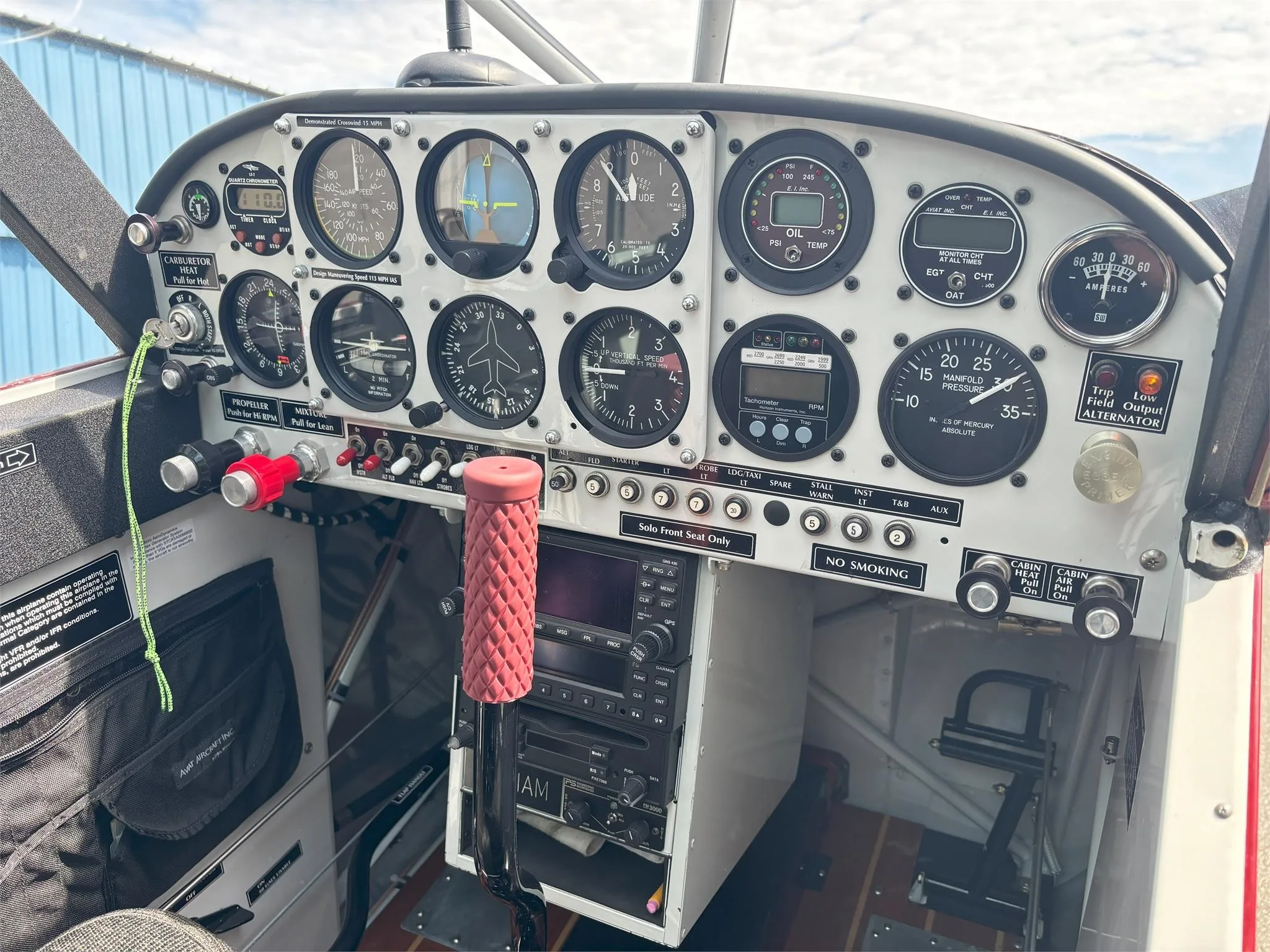 Cockpit and instrument panel of a 2005 AVIAT HUSKY A-1B.