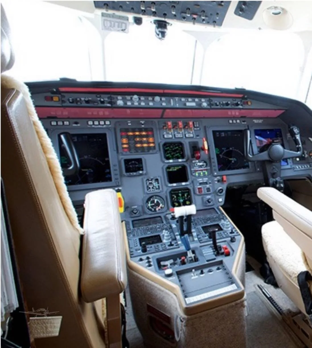Cockpit and instrument panel of a 2003 DASSAULT FALCON 2000EX.