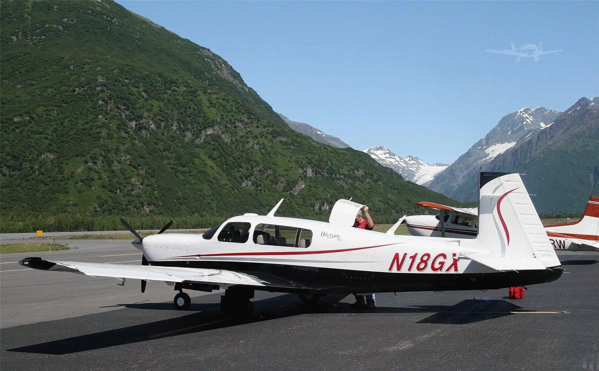 Exterior view of a 2007 MOONEY M20M GX BRAVO, N18GX.