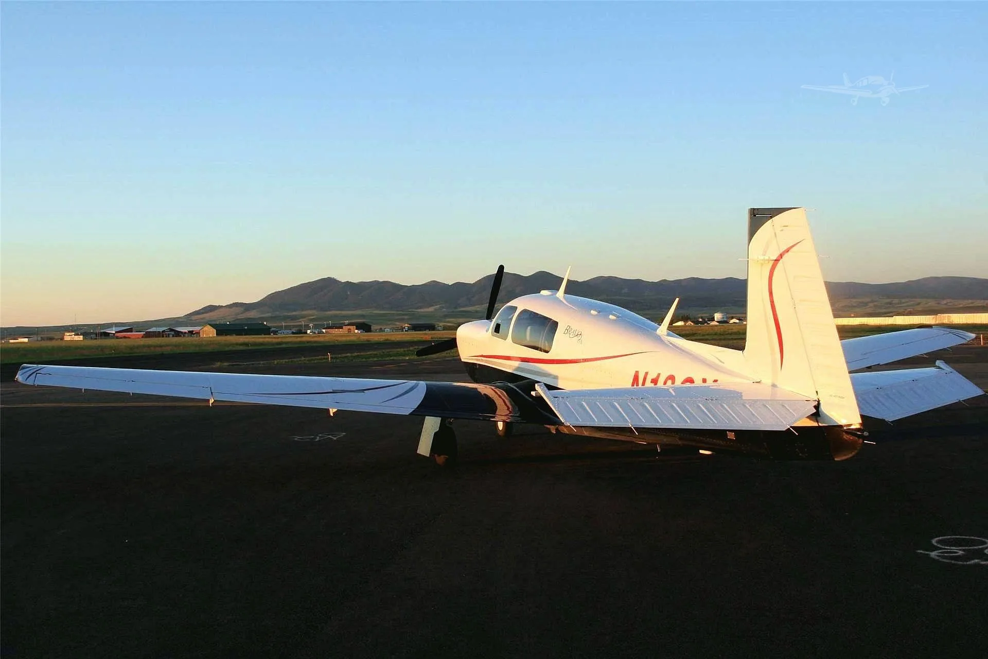Exterior view of a 2007 MOONEY M20M GX BRAVO, N18GX.