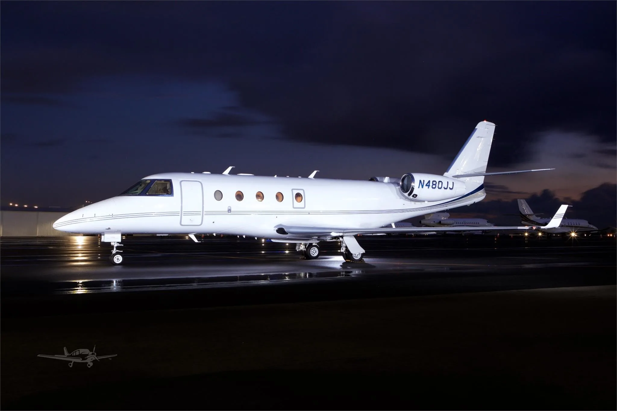 Exterior view of a 2009 GULFSTREAM G150, N480JJ.