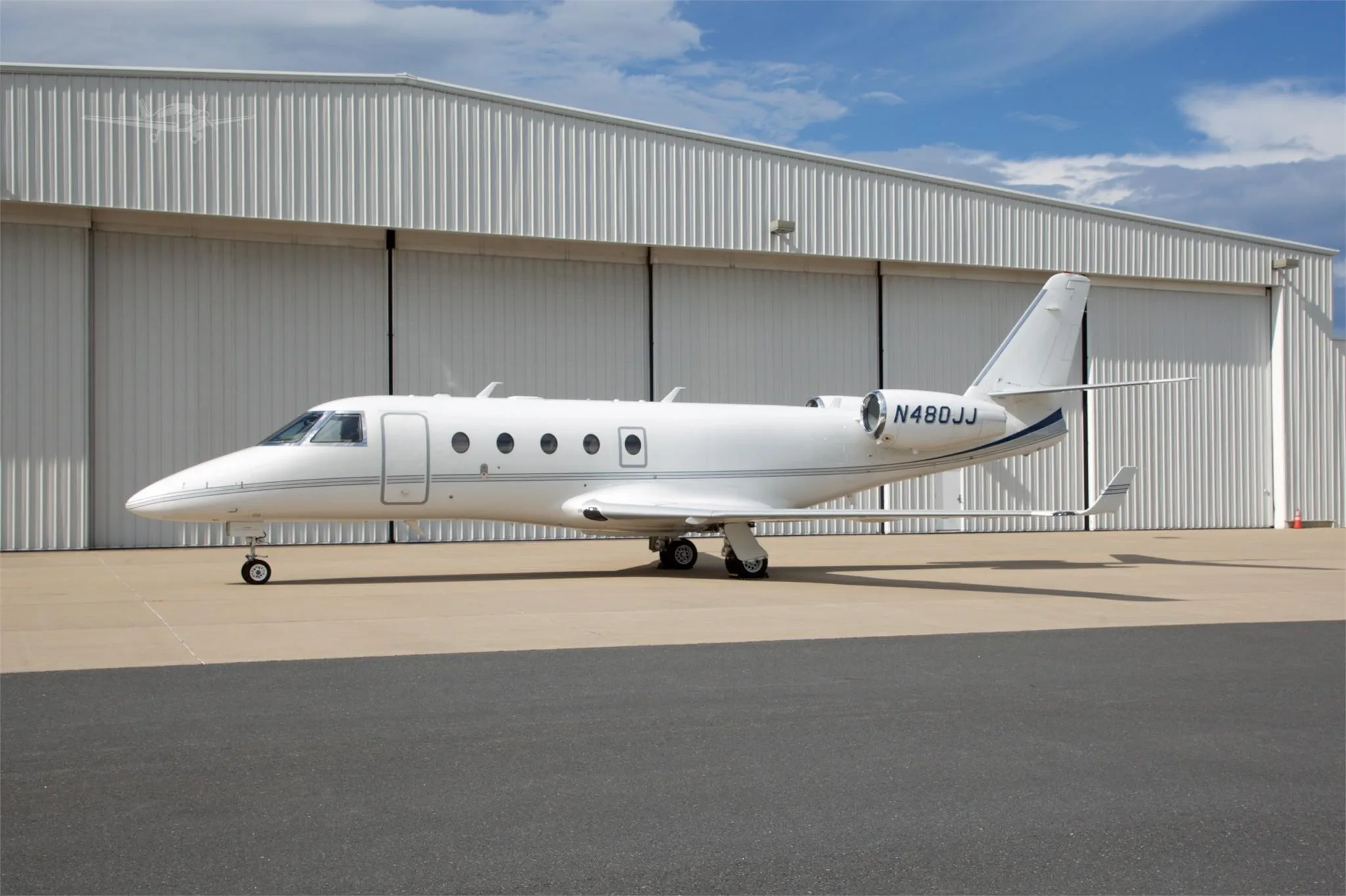Exterior view of a 2009 GULFSTREAM G150, N480JJ.