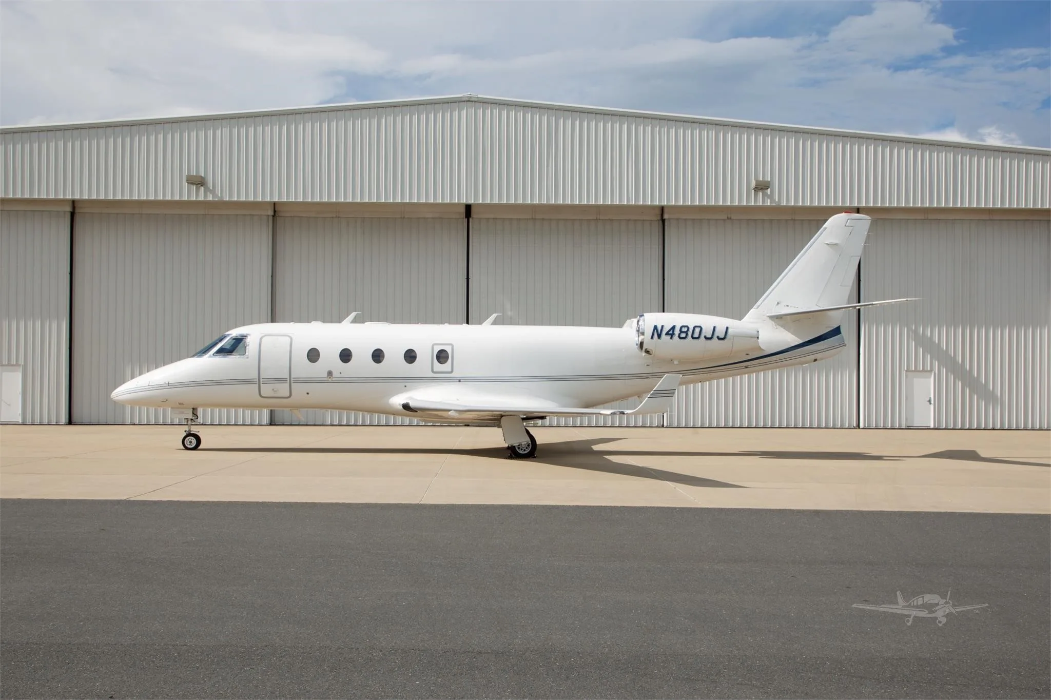 Exterior view of a 2009 GULFSTREAM G150, N480JJ.