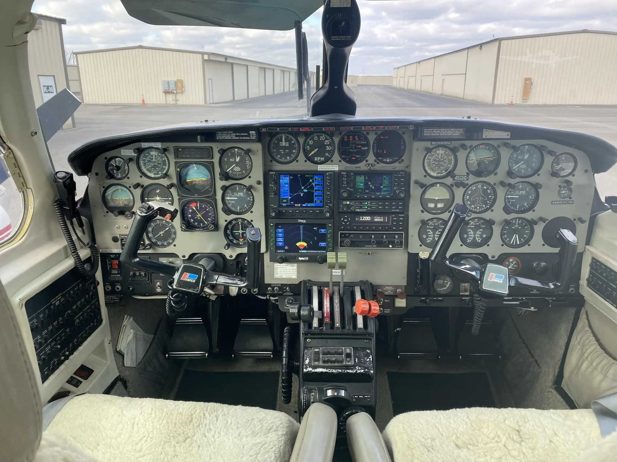 Cockpit and instrument panel of a 1980 PIPER NAVAJO CR.