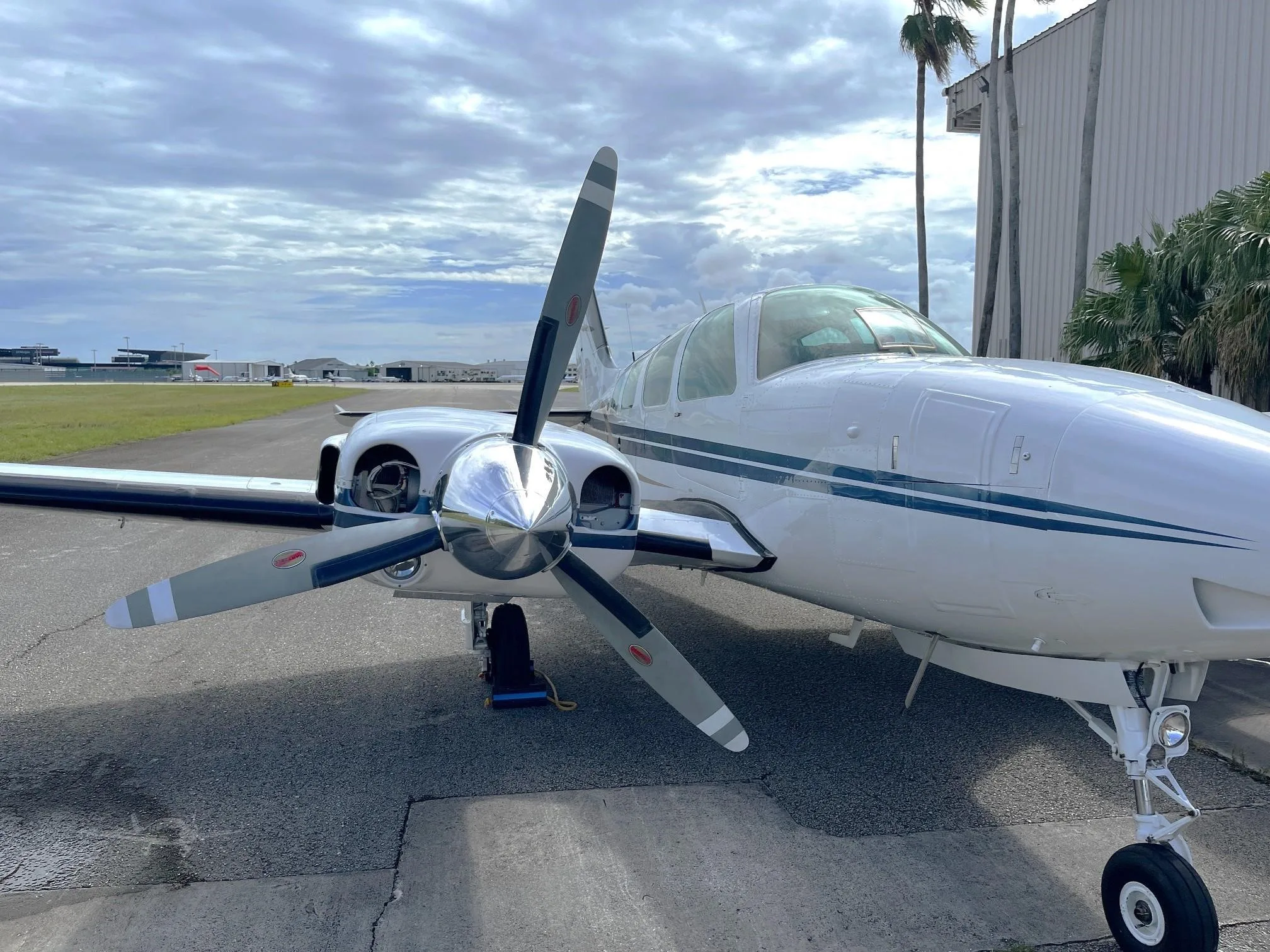 Exterior view of a 1982 BEECHCRAFT 58TC BARON.