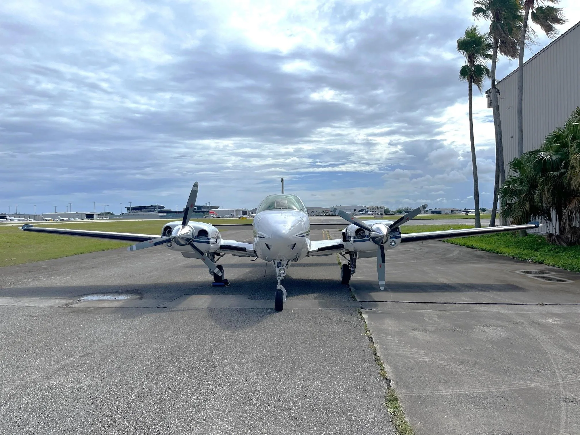Exterior view of a 1982 BEECHCRAFT 58TC BARON.
