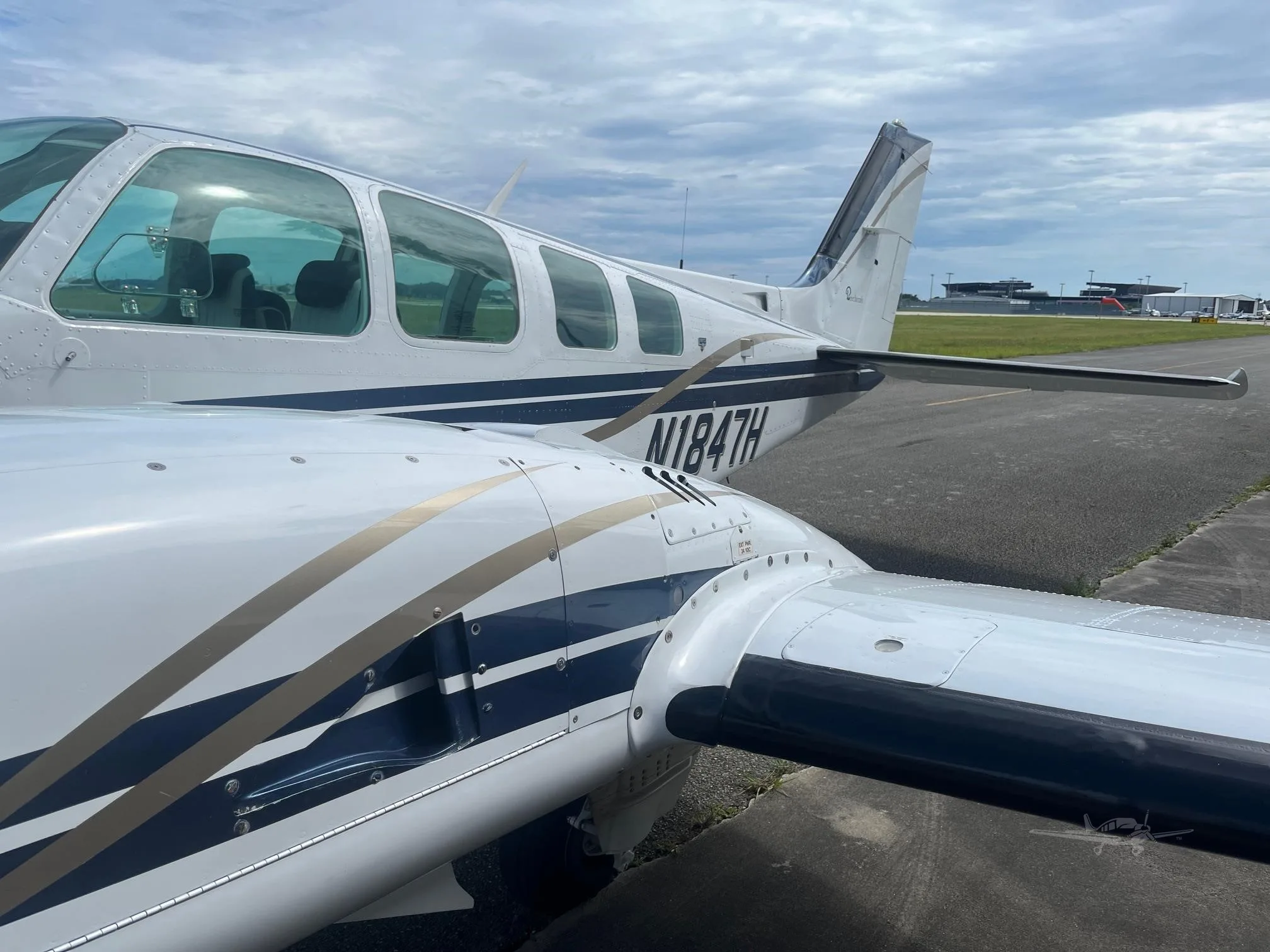 Exterior view of a 1982 BEECHCRAFT 58TC BARON.