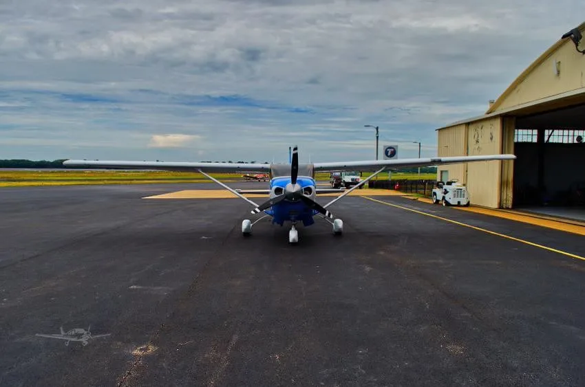 Exterior view of a 2006 CESSNA TURBO 206H STATIONAIR, N915NJ.
