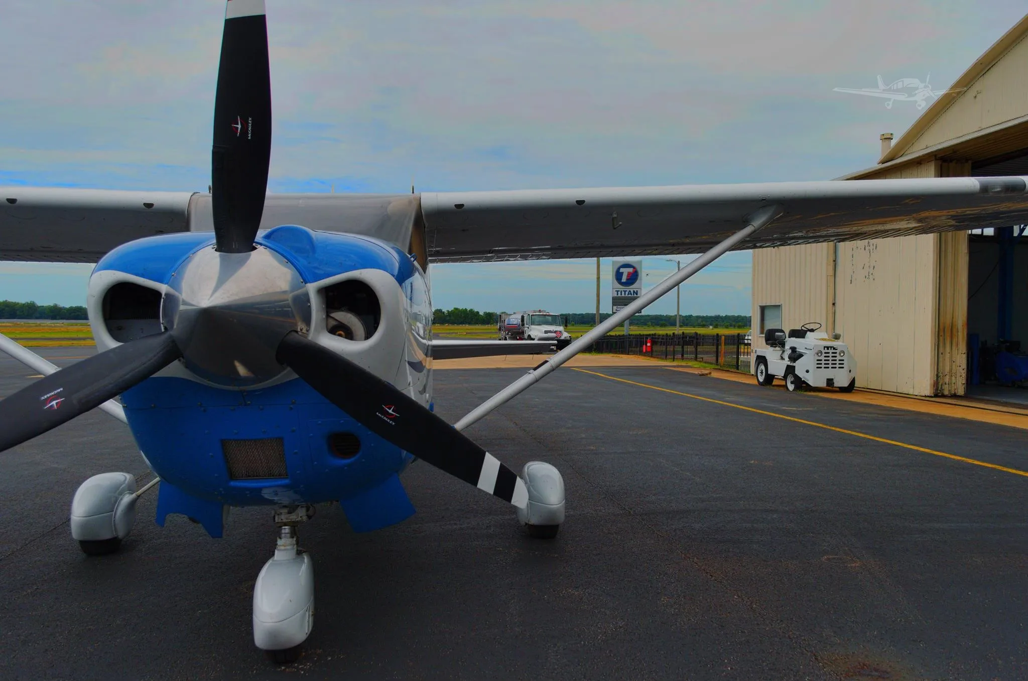 Exterior view of a 2006 CESSNA TURBO 206H STATIONAIR, N915NJ.