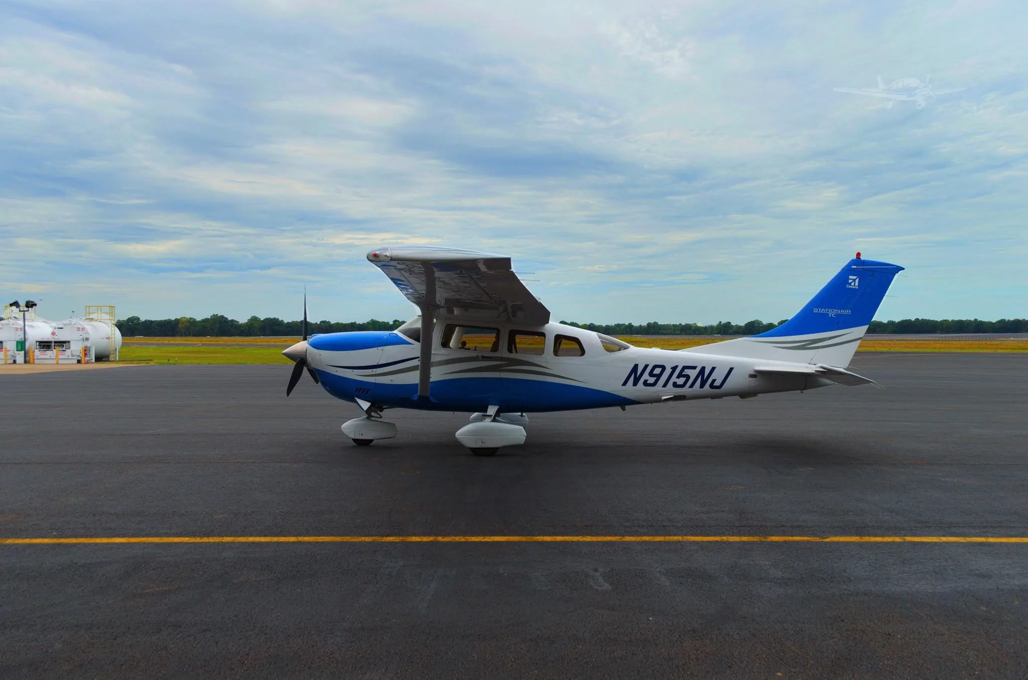 Exterior view of a 2006 CESSNA TURBO 206H STATIONAIR, N915NJ.
