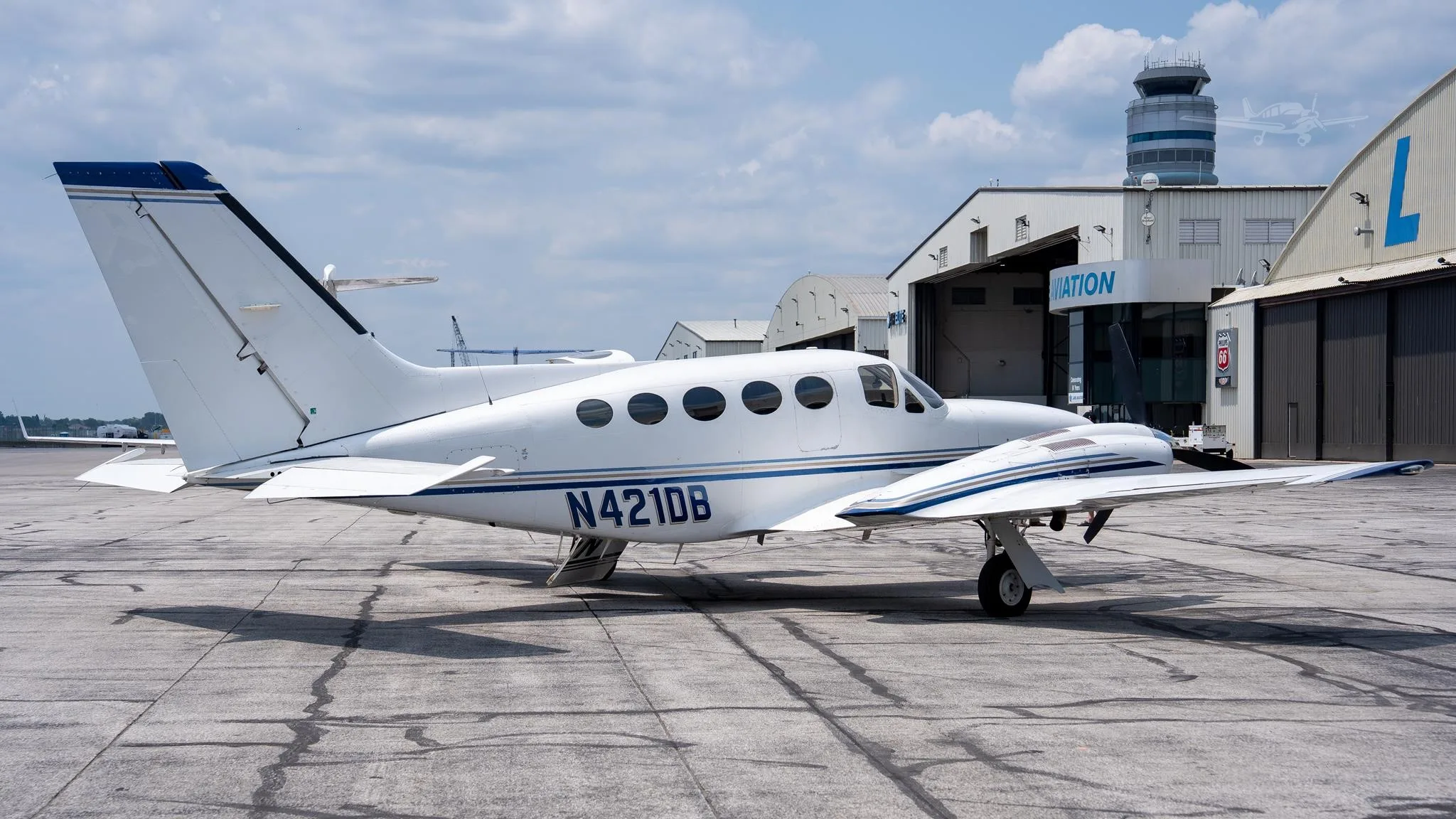 Exterior view of a 1978 CESSNA 421C, N421DB.