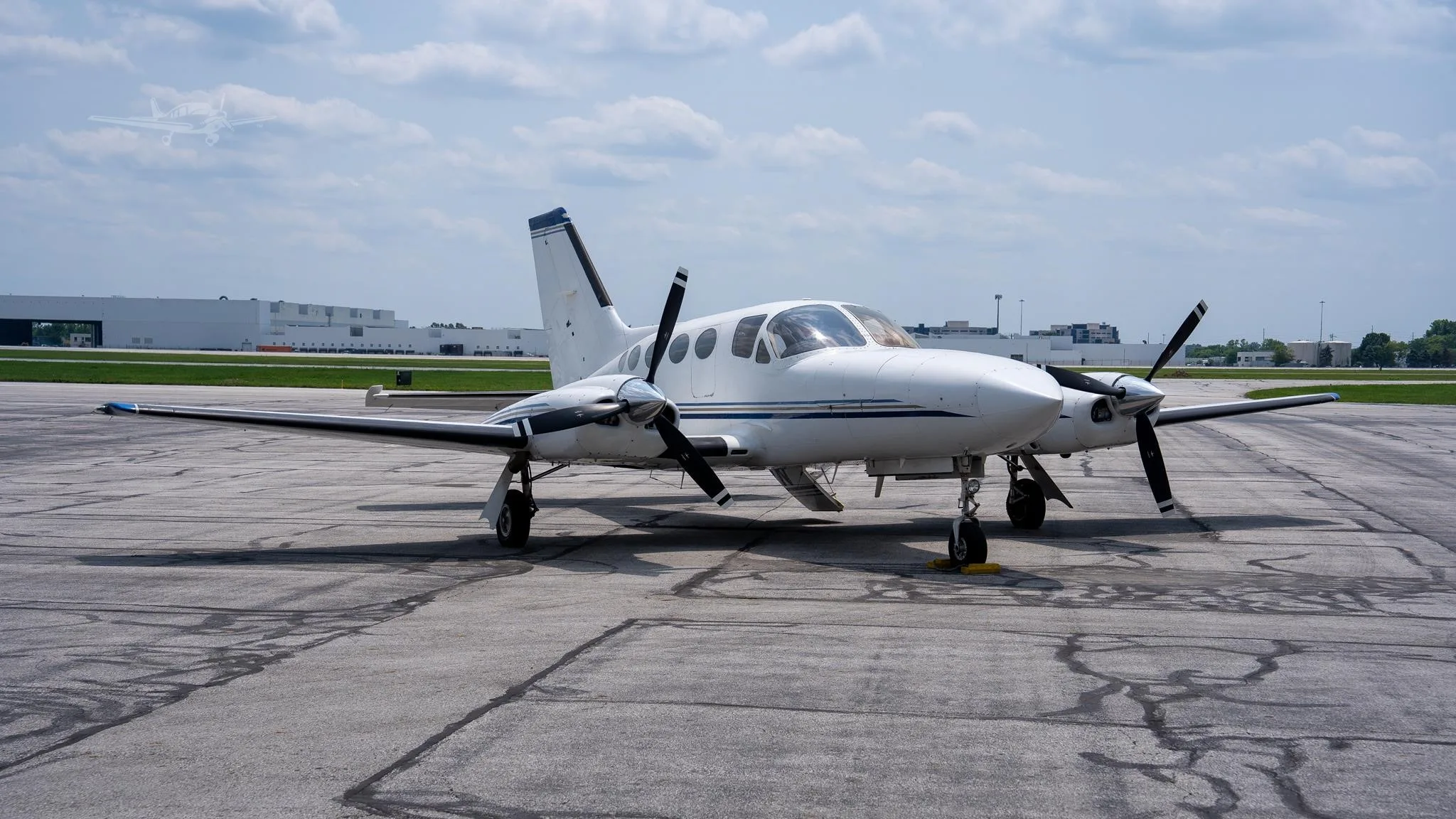 Exterior view of a 1978 CESSNA 421C, N421DB.