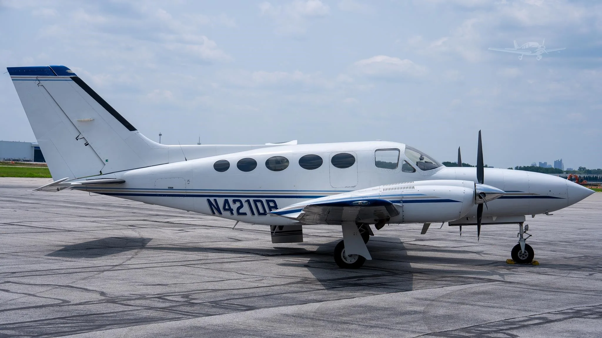 Exterior view of a 1978 CESSNA 421C, N421DB.