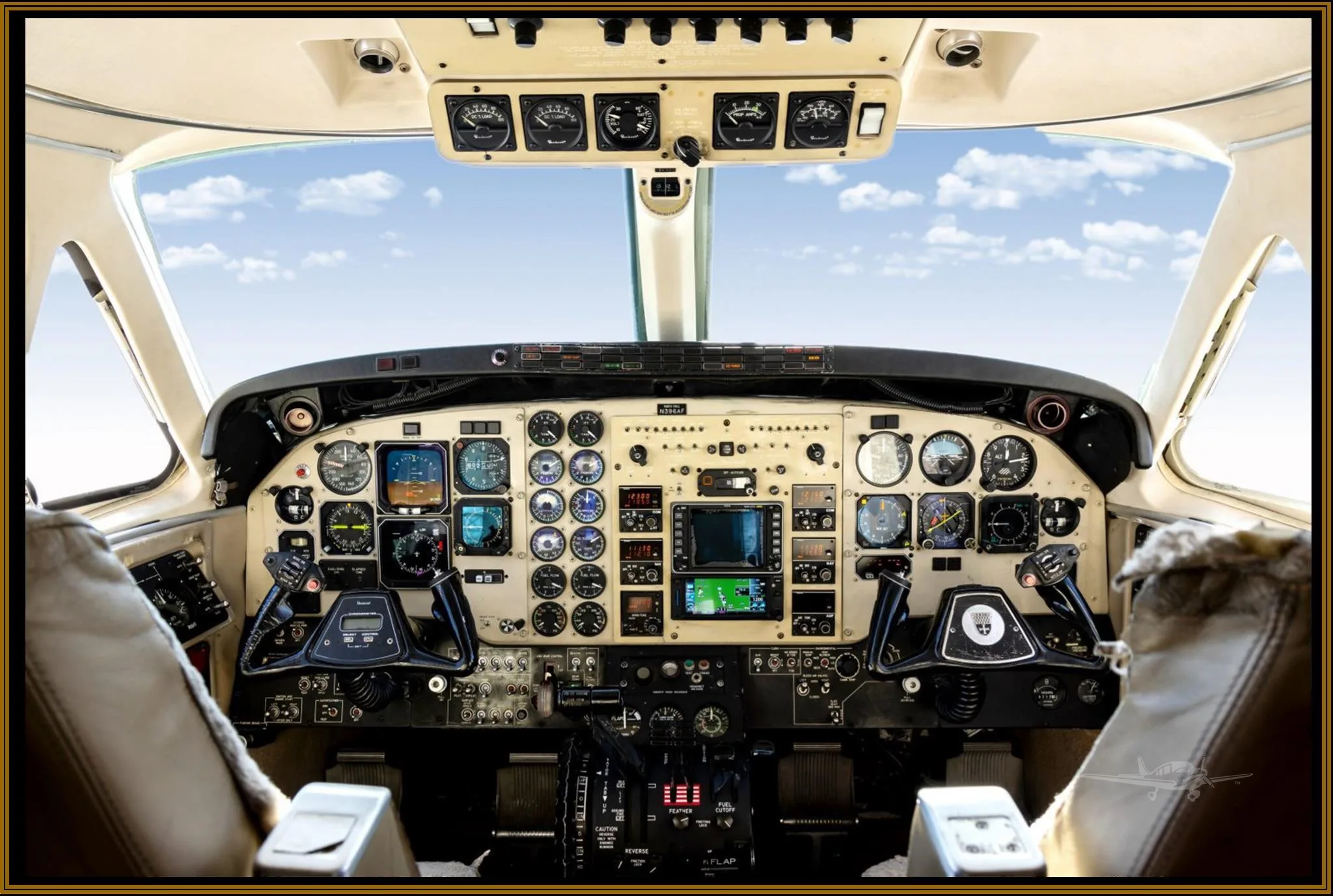 Cockpit and instrument panel of a 1999 BEECHCRAFT KING AIR C90B.