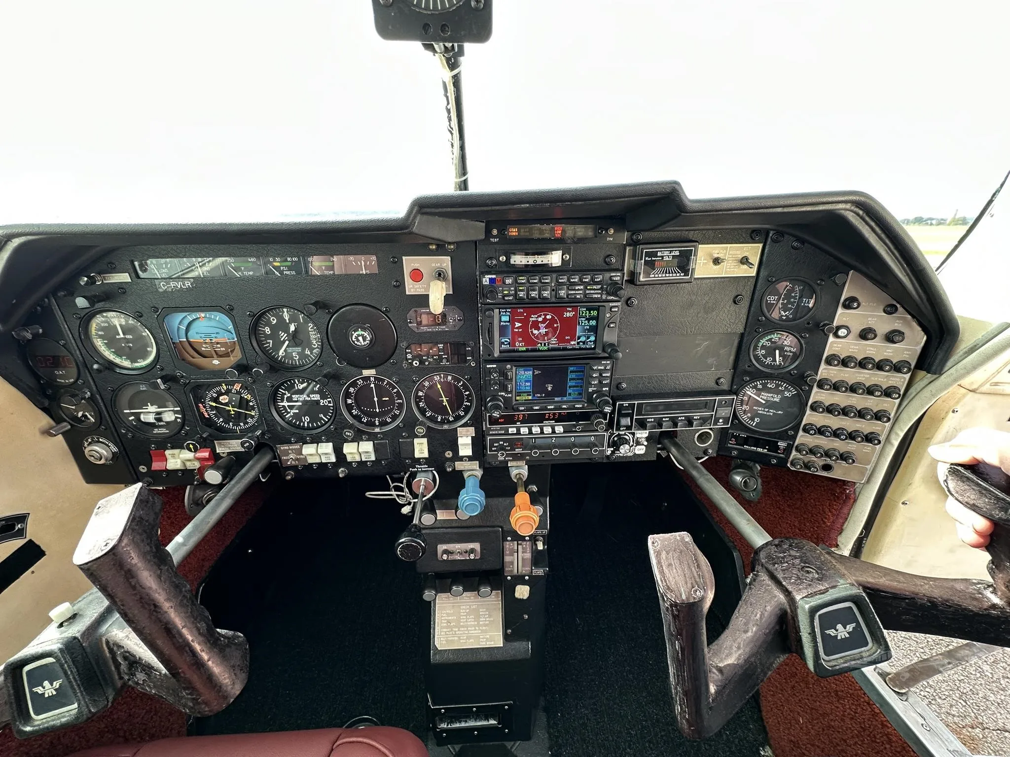 Cockpit and instrument panel of a 1981 MOONEY M20K 231.