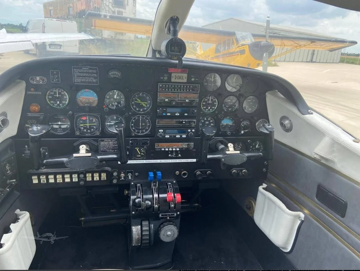 Cockpit and instrument panel of a 1978 PARTENAVIA P.68B.