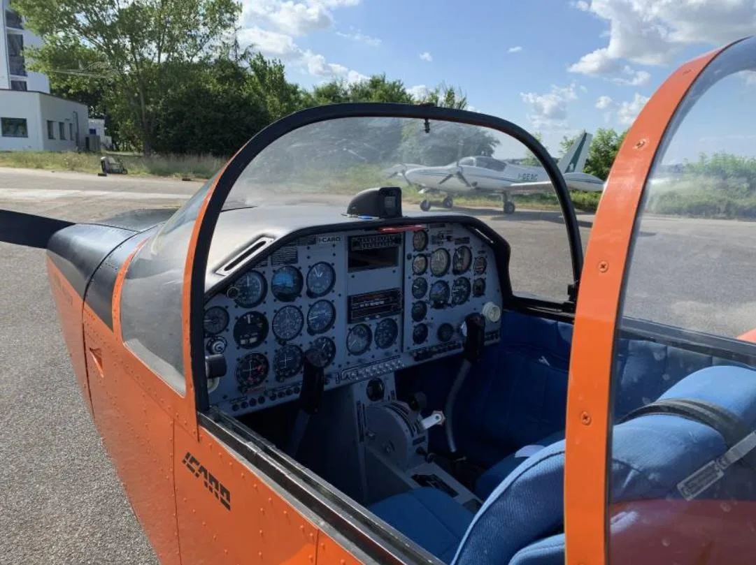 Cockpit and instrument panel of a 1997 GENERAL AVIA F-22.