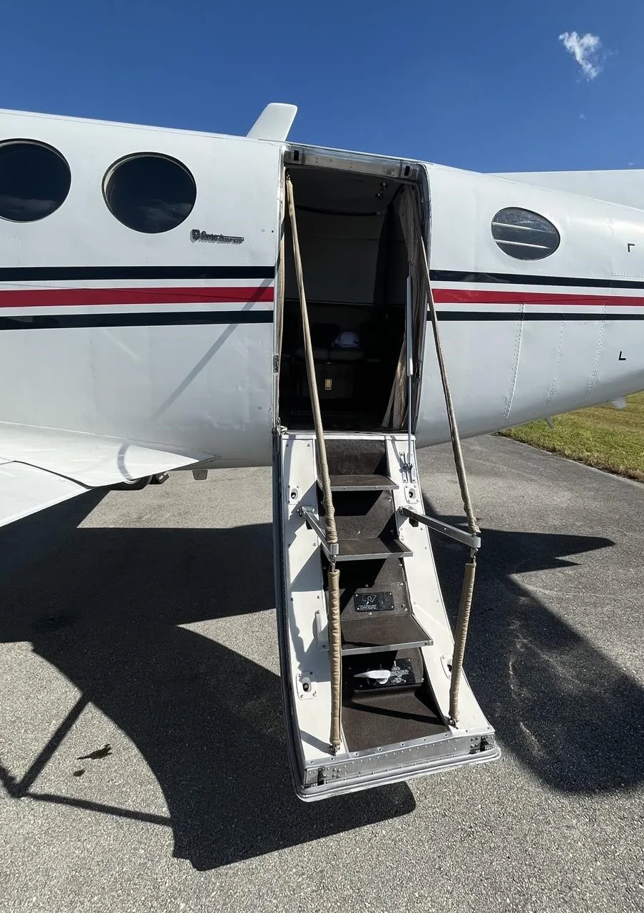 Exterior view of a 1978 BEECHCRAFT KING AIR 200, N208BC.