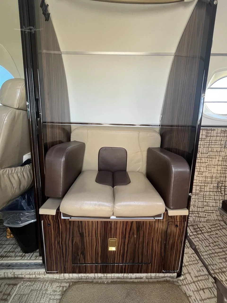 Cabin interior of a 1978 BEECHCRAFT KING AIR 200.