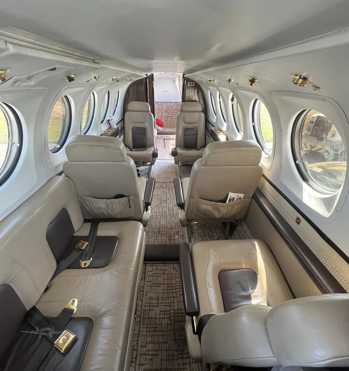 Cabin interior of a 1978 BEECHCRAFT KING AIR 200.