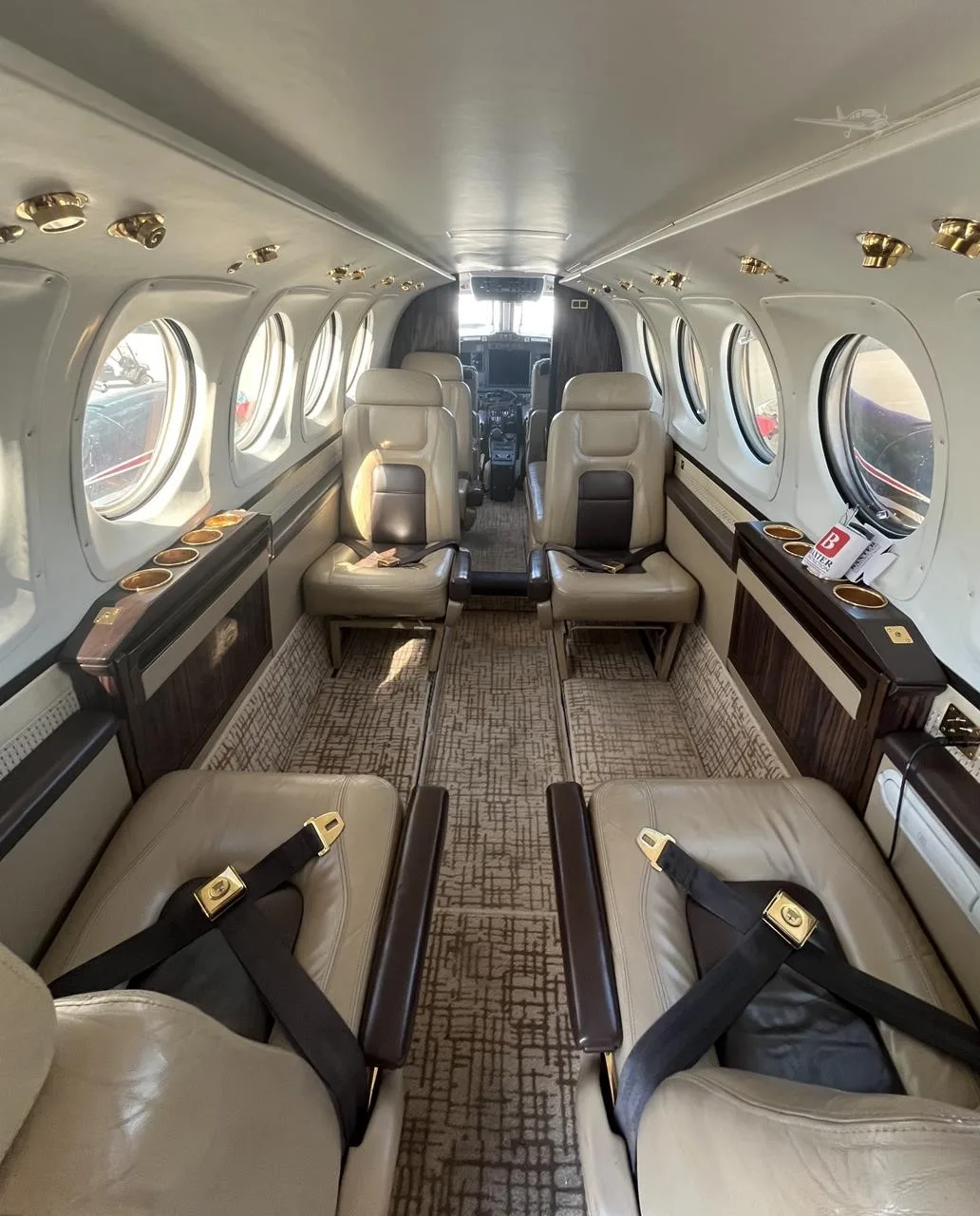 Cabin interior of a 1978 BEECHCRAFT KING AIR 200.