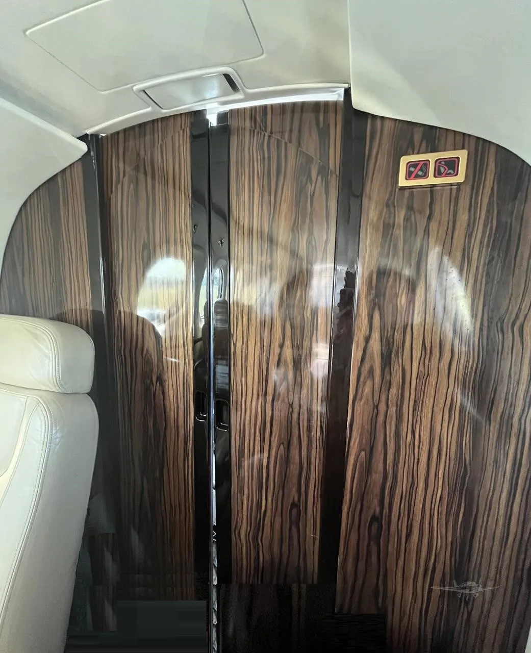 Cabin interior of a 1978 BEECHCRAFT KING AIR 200.