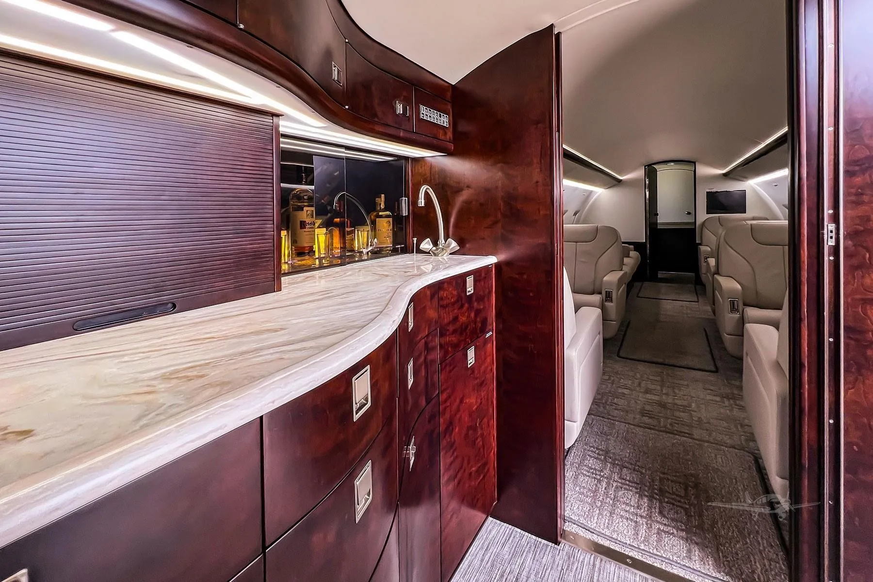 Cabin interior of a 1999 BOMBARDIER CHALLENGER 604.