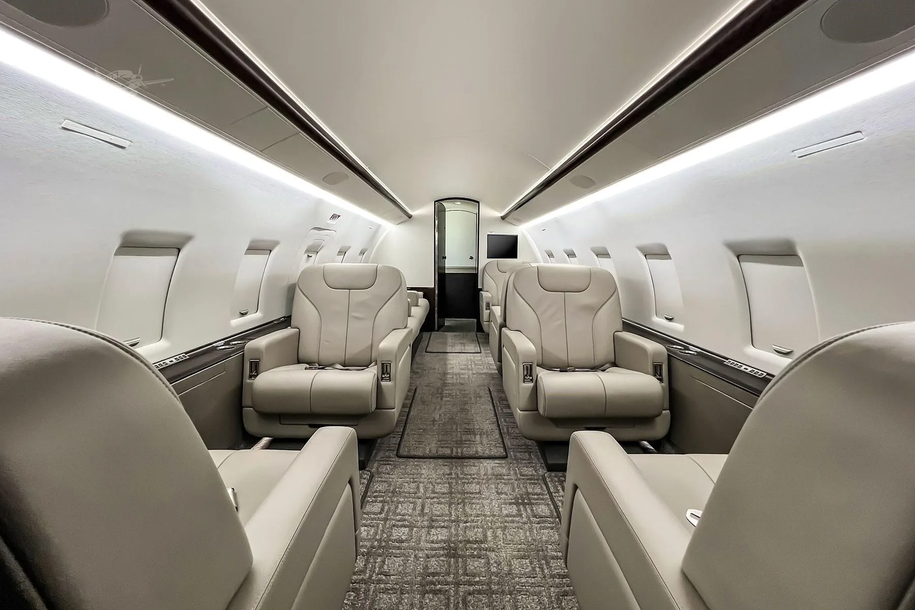 Cabin interior of a 1999 BOMBARDIER CHALLENGER 604.